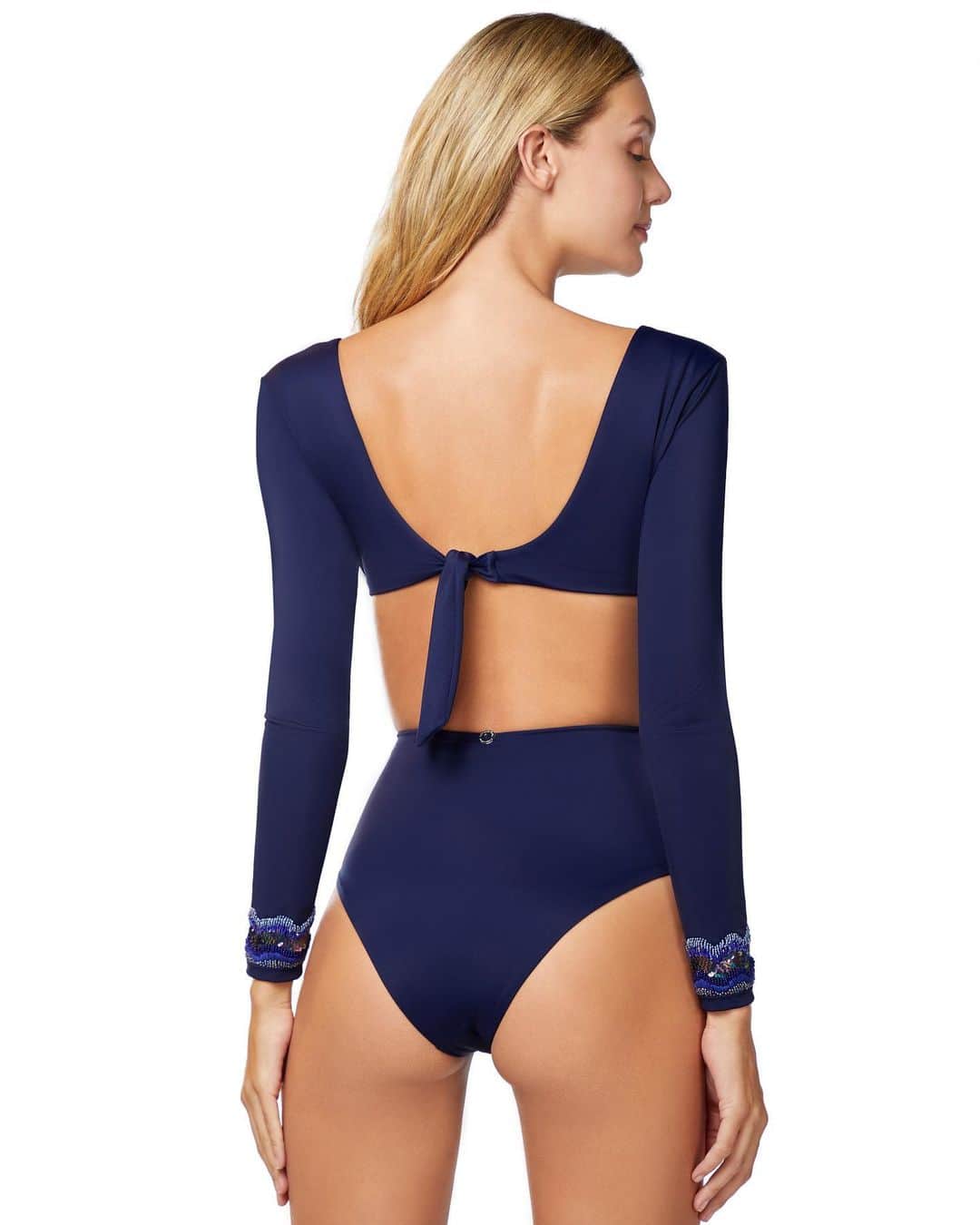 オンダデマーさんのインスタグラム写真 - (オンダデマーInstagram)「Deep blue. Handmade embroidery details. Front cut-out and twisted knot detail.   Is just love at first sight! 🌊🐚💙  #NewCollection #Waterlily #swimwear #onepiecelover #summervibes #sunlover #fashionblogger #christmasgift」12月5日 3時17分 - ondademar
