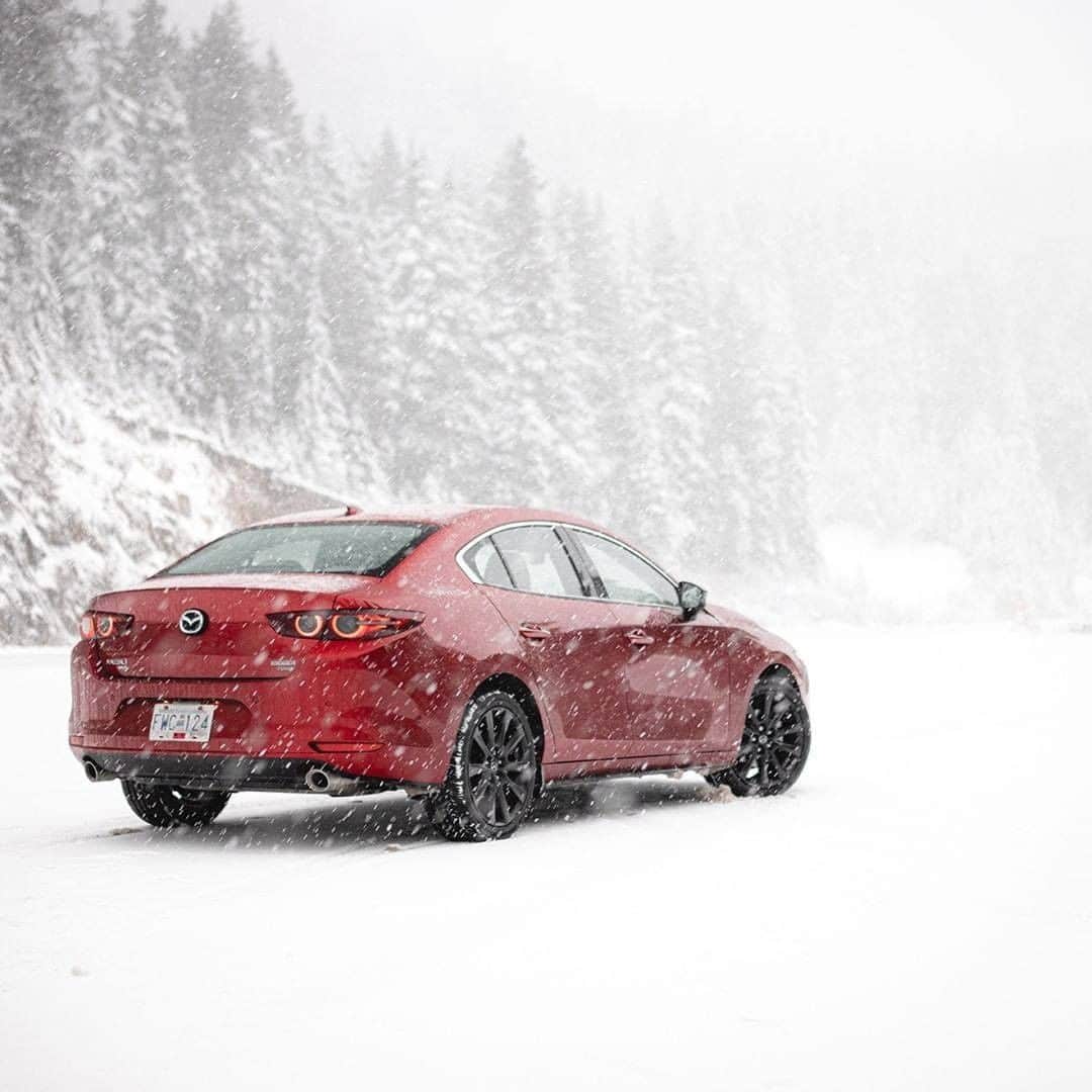 MAZDA Canadaのインスタグラム：「Drive with confidence in the 2021 Mazda3 with AWD. 📸: @mgreviews」