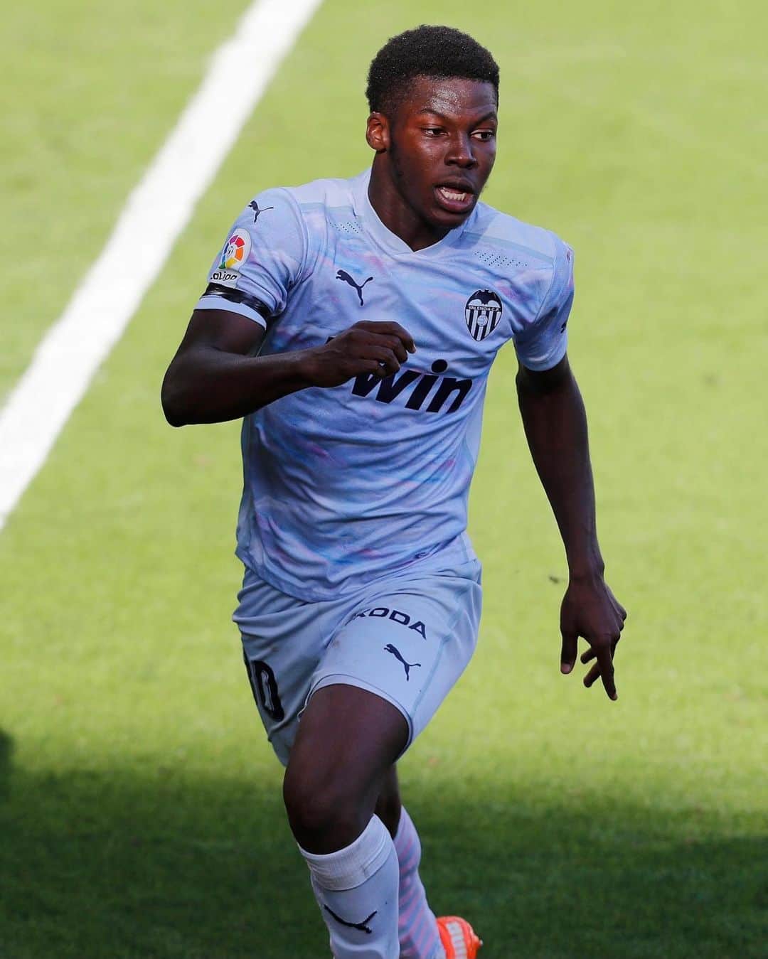 LFPさんのインスタグラム写真 - (LFPInstagram)「The future is here. Much more @yunus.musah8! 🦇  El futuro está aquí. ¡Mucho más #YunusMusah! 🦇  #LaLiga #LaLigaSantander #Valencia #Yunus2026 #Football」12月5日 3時27分 - laliga