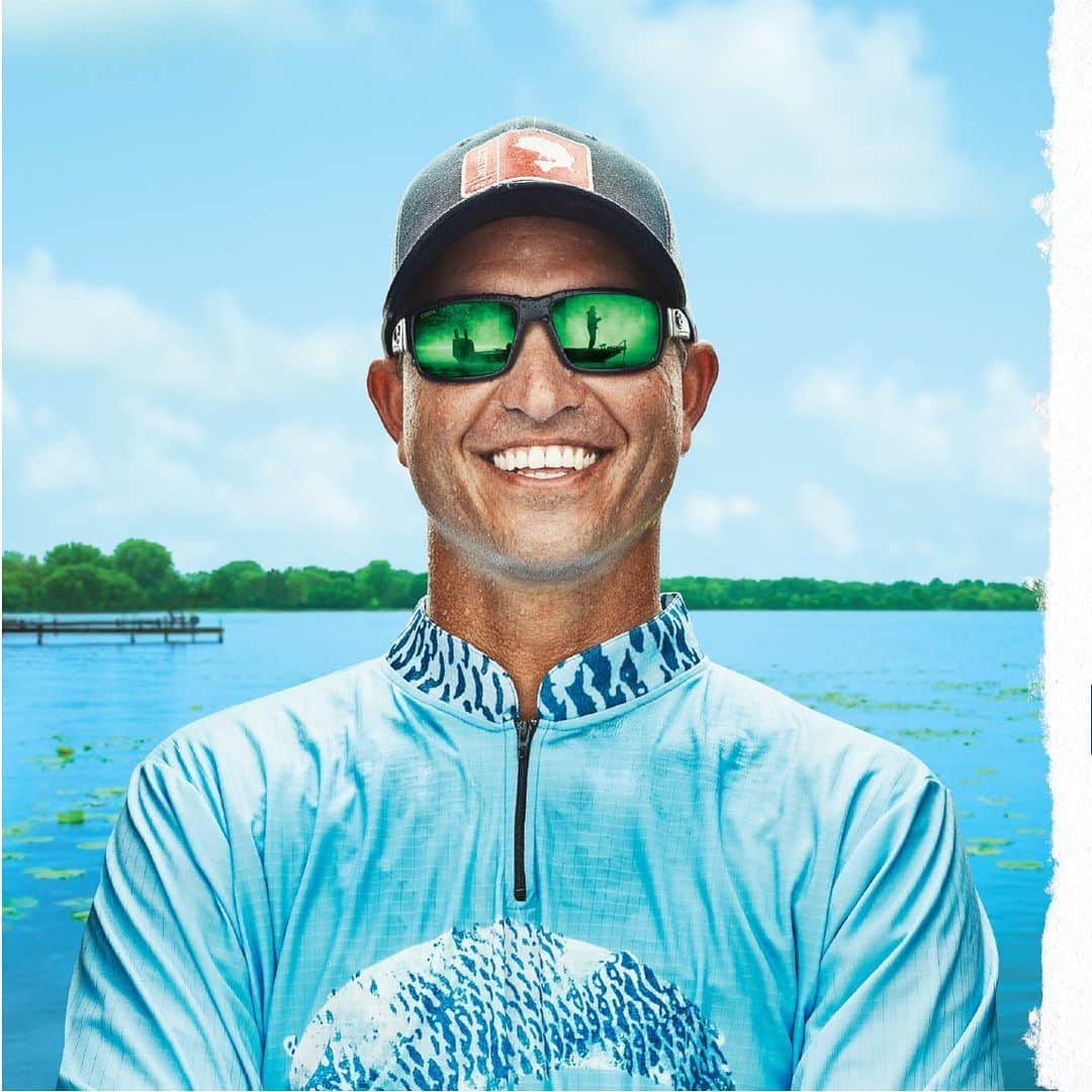 Costa Sunglassesのインスタグラム：「#CostaGiftGuides Day 3  Casey Ashley @cashleyfishing   “Jose is my favorite frame with 580G green mirror lenses. They’re the perfect all-around lens for on and off the water but they’re especially perfect for freshwater fishing.”  Follow along with Casey and the Costa Bass crew on Instagram @costabassfishing. #CostaBassFishing #SeeWhatsOutThere」
