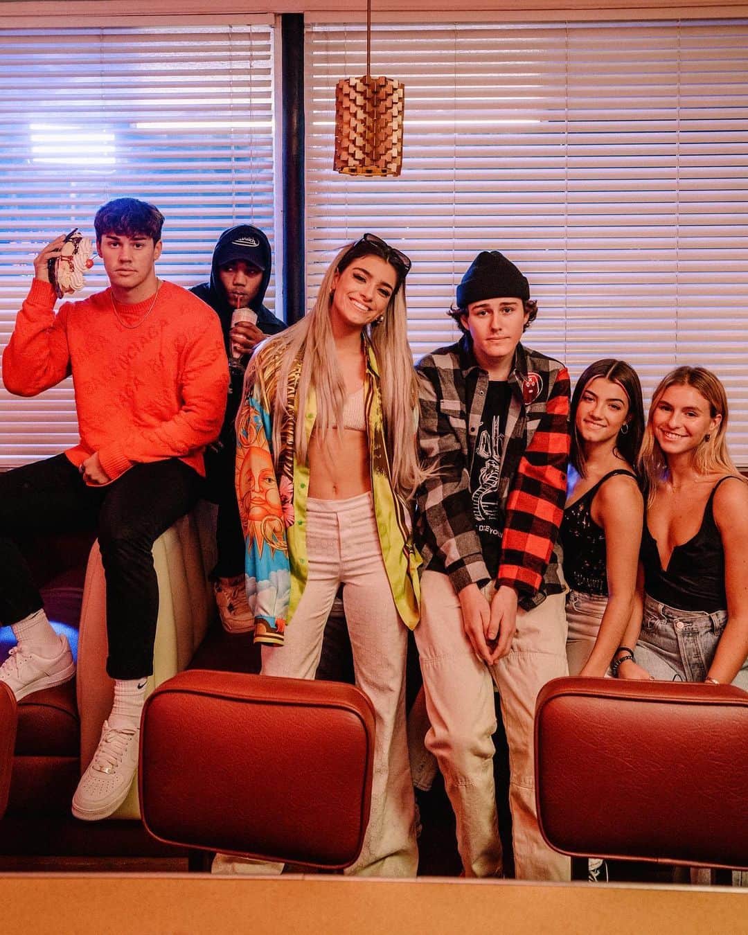 のインスタグラム：「/ @dixiedamelio x @wizkhalifa - song/video out now 🥳 - • bts photos- which photo is your fav?✨」