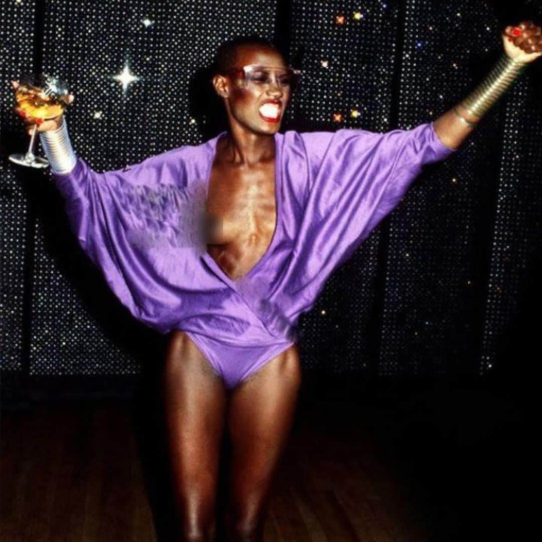 AnOther Magazineさんのインスタグラム写真 - (AnOther MagazineInstagram)「All dressed up on a Friday and nowhere to go ⚡️Tell us your Friday mood using emojis ⬇️⁠⠀ ⁠⠀ 📸 is Grace Jones」12月5日 4時05分 - anothermagazine