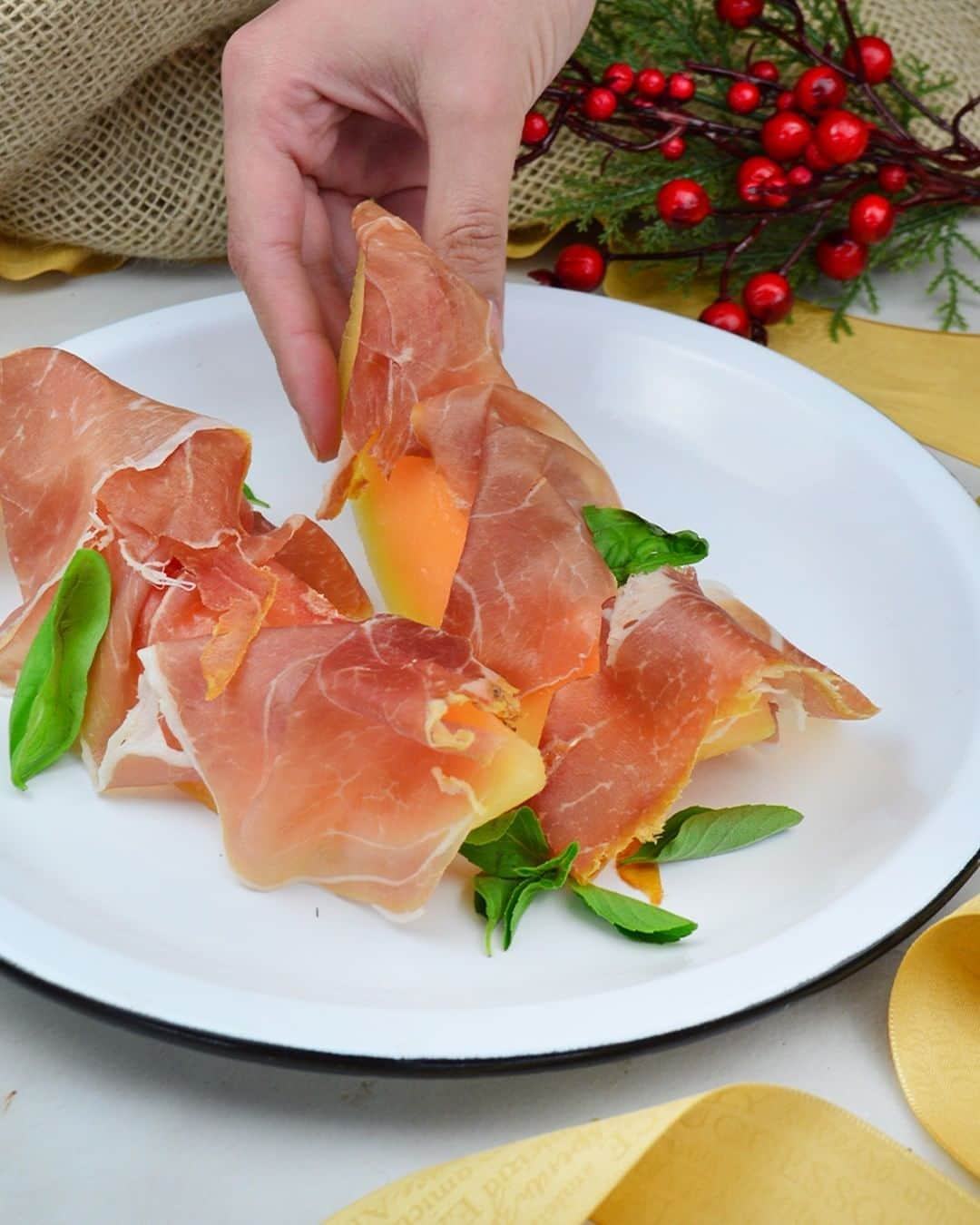 Eataly Brasilさんのインスタグラム写真 - (Eataly BrasilInstagram)「Clássica entrada do verão italiano, com melão, presunto cru e manjericão. Disponível até domingo (06/12), o “Melone e Prosciutto” é o prato especial da Trattoria que celebra o Prosciutto Week.   Confira abaixo os horários de funcionamento do restaurante, visite-nos neste fim de semana e encontre esta e outras receitas icônicas na nossa cantina italiana. Ti aspettiamo.   - Sexta-feira: das 12h às 19h (fechamento da porta às 18h)   - Sábado: das 12h às 17h e das 19h às 22h (fechamento da porta às 16h e às 21h)   - Domingo: das 12h às 19h (fechamento da porta às 18h)  #eataly #eatalysp #eatalybr #prosciutto #melone #trattoria」12月5日 4時00分 - eatalybr