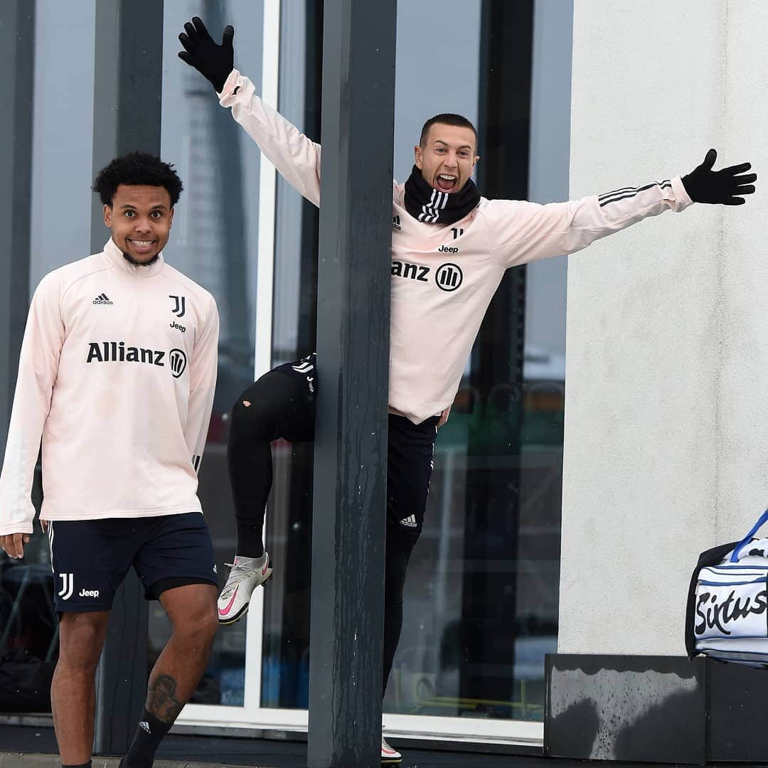 フェデリコ・ベルナルデスキのインスタグラム：「Derby is coming 🌨️❄️😃 #Training #FinoAllaFine」