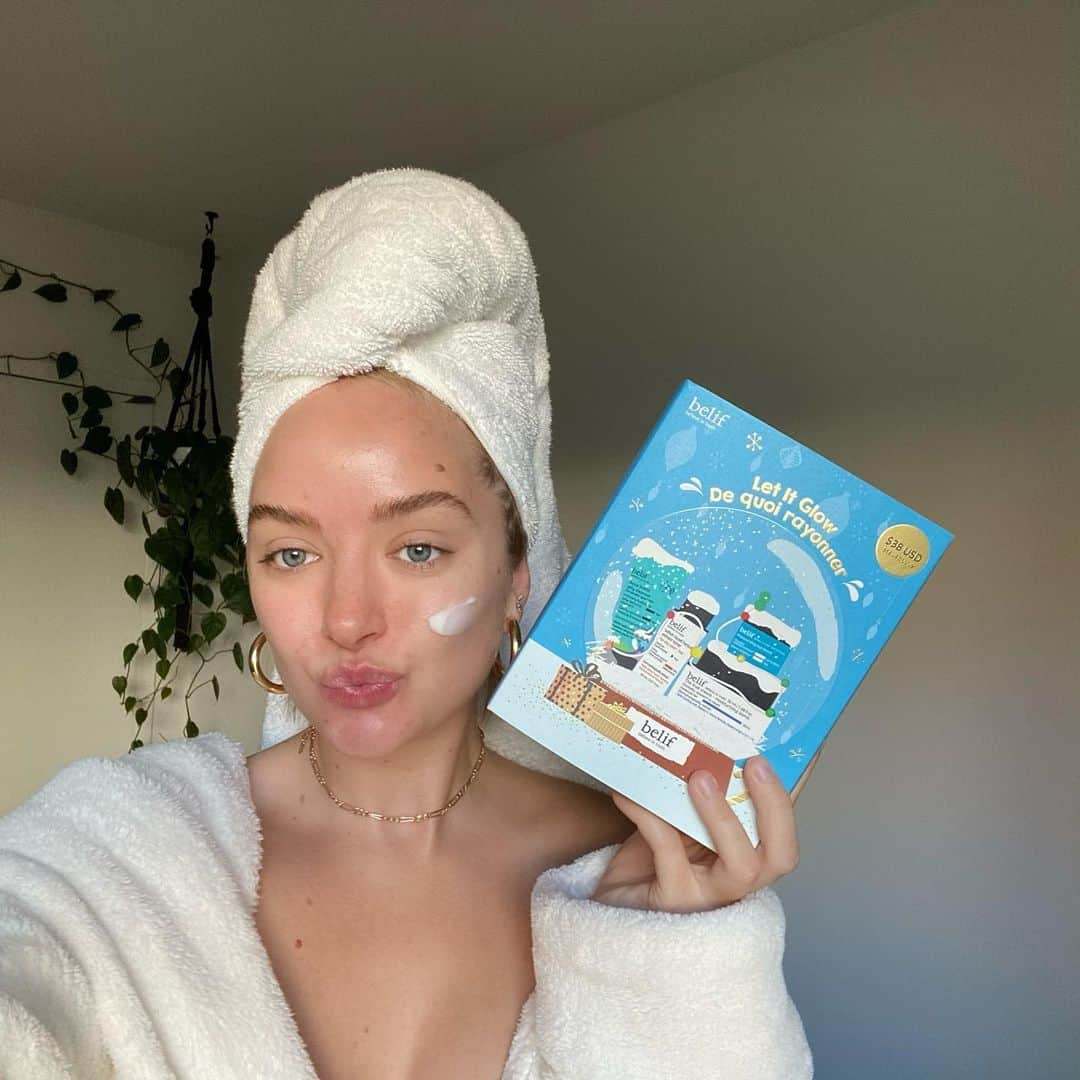 Maddi Braggさんのインスタグラム写真 - (Maddi BraggInstagram)「GIVEAWAY ✨ I’m partnering with my fav skincare brand to bring you glowing skin for the holidays ☃️  one lucky winner will receive the Let it Glow Set from @belifusa (sold @ultabeauty) ⁃1 full size true cream moisturizing bomb  ⁃Aqua bomb jelly cleanser ⁃Witch hazel herbal extract toner ⁃Moisturizing Eye Bomb  Rules on how to enter below!  1. Like this post 2. Follow @belifusa and me @maddibragg 3. Tag a friend in the comments   *Extra entries if you share on your story* Each comment counts as an entry. You may comment more than once with different friends for multiple entries. No tagging brands, company accounts, celebrity/athlete accounts as those entries will void all your valid entries. Winners will be selected on 12/11 at 10AM PST . Open to US only. #belifbff」12月5日 4時07分 - maddibragg