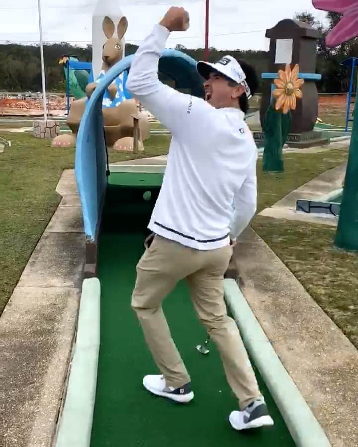 バッバ・ワトソンのインスタグラム：「It’s Mini-golf time... for a cause!  Sign up and support the @firstteegulfcoast by playing in the annual Mini-Golf Championship on Sunday, Dec. 20th.  Limited to the first 72 teams. If you live near Pensacola, find a partner and challenge my low score!! ⛳️ [link in bio] #PensacolaLife #minigolf」