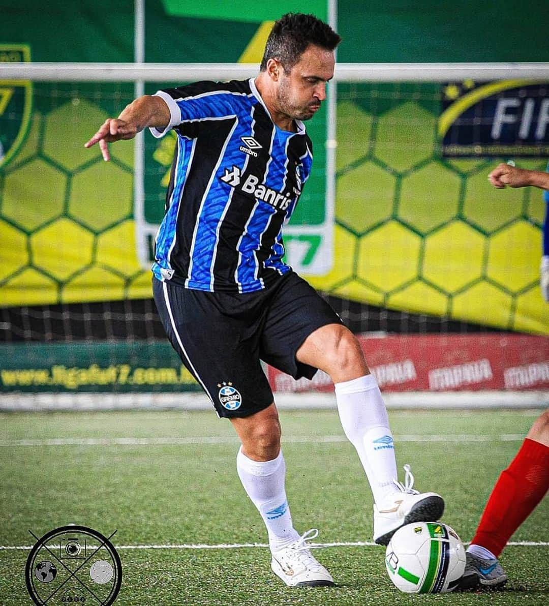 アレッサンドロ・ローザ・ヴィエイラのインスタグラム：「Link de transmissão no STORIES-  @gremiofutebol7 x Real Academia 🇨🇱  20:00 🕗 horas-   Liga das Américas」