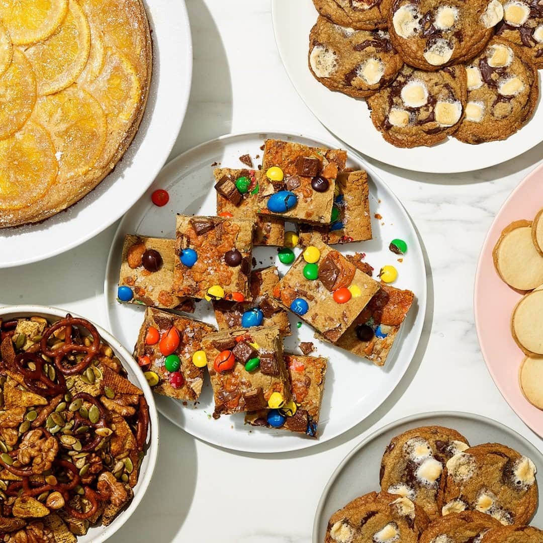 OXOさんのインスタグラム写真 - (OXOInstagram)「We’re donating $1 to Cookies for Kids’ Cancer for each cookie you bake (and share)—up to $100,000!   Bake your favorite cookie, snap a pic, then tag @OXO and @Cookies4Kids with #OXOGoodCookies. We’ll donate $1 for each cookie in your post.   Learn more about our longstanding partnership through the link in bio.」12月5日 4時23分 - oxo