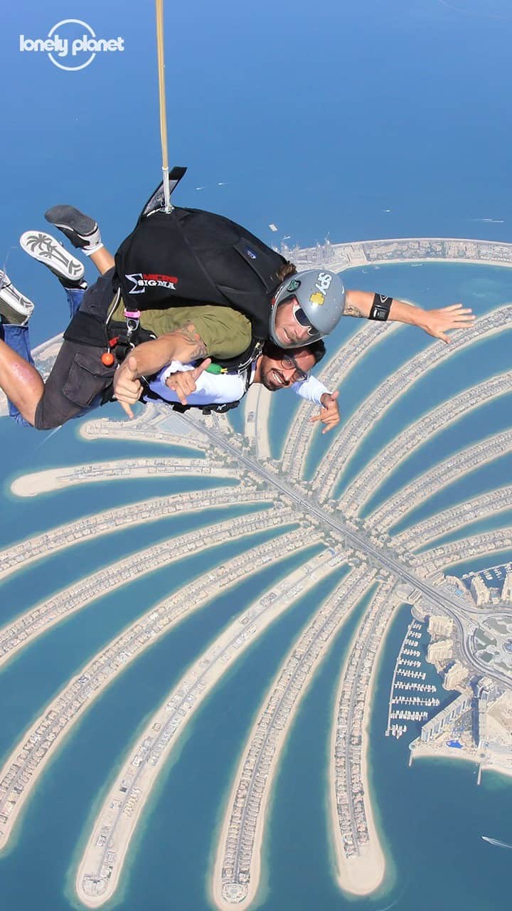 Lonely Planetのインスタグラム：「Dubai is a modern desert oasis that's full of surprises. You can go snowboarding, skydiving, and tour several Guinness World Record sites all in the same day. Join @mohfromdubai for a tour of the biggest and best in the world.」