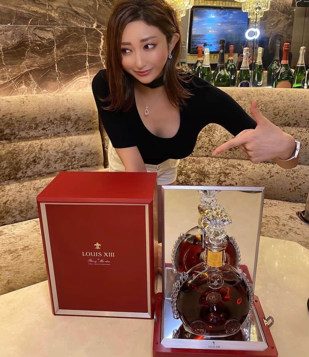 メイサさんのインスタグラム写真 - (メイサInstagram)「いつかのジャングル東京初のルイ13世🥃 バカラの入れ物が可愛い😍  希少なブランデー 本当にありがとうございました😭✨ とてもいい香りがした🥺💕  #ルイ13世#ブランデー#グルメ#フランス#コニャック#ノンアルキャバ嬢#バカラ#メイサ#六本木#銀座#中洲#ススキノ# 北新地#錦#中洲#メゾンドボーテ#本当に売れてて可愛いキャバ嬢はメゾンドボーテ #ルライン#体入ドットコム#ヘアメイク#instafashion #sexy#kawaii #instalike#섹시타그램#예뻐요#귀엽다#asiangirls#美丽的#可爱的」12月5日 4時21分 - meisa_0728