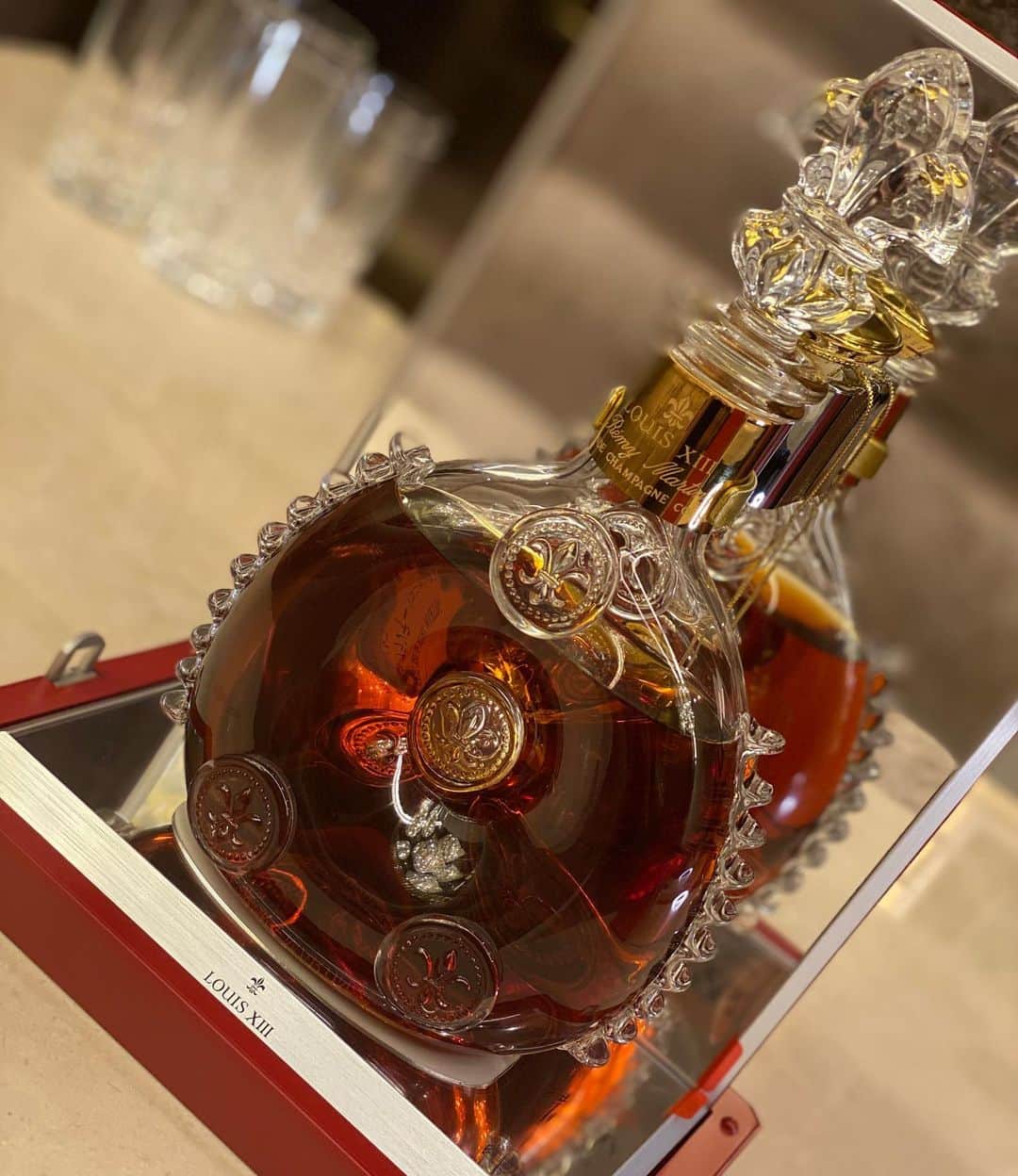 メイサさんのインスタグラム写真 - (メイサInstagram)「いつかのジャングル東京初のルイ13世🥃 バカラの入れ物が可愛い😍  希少なブランデー 本当にありがとうございました😭✨ とてもいい香りがした🥺💕  #ルイ13世#ブランデー#グルメ#フランス#コニャック#ノンアルキャバ嬢#バカラ#メイサ#六本木#銀座#中洲#ススキノ# 北新地#錦#中洲#メゾンドボーテ#本当に売れてて可愛いキャバ嬢はメゾンドボーテ #ルライン#体入ドットコム#ヘアメイク#instafashion #sexy#kawaii #instalike#섹시타그램#예뻐요#귀엽다#asiangirls#美丽的#可爱的」12月5日 4時21分 - meisa_0728