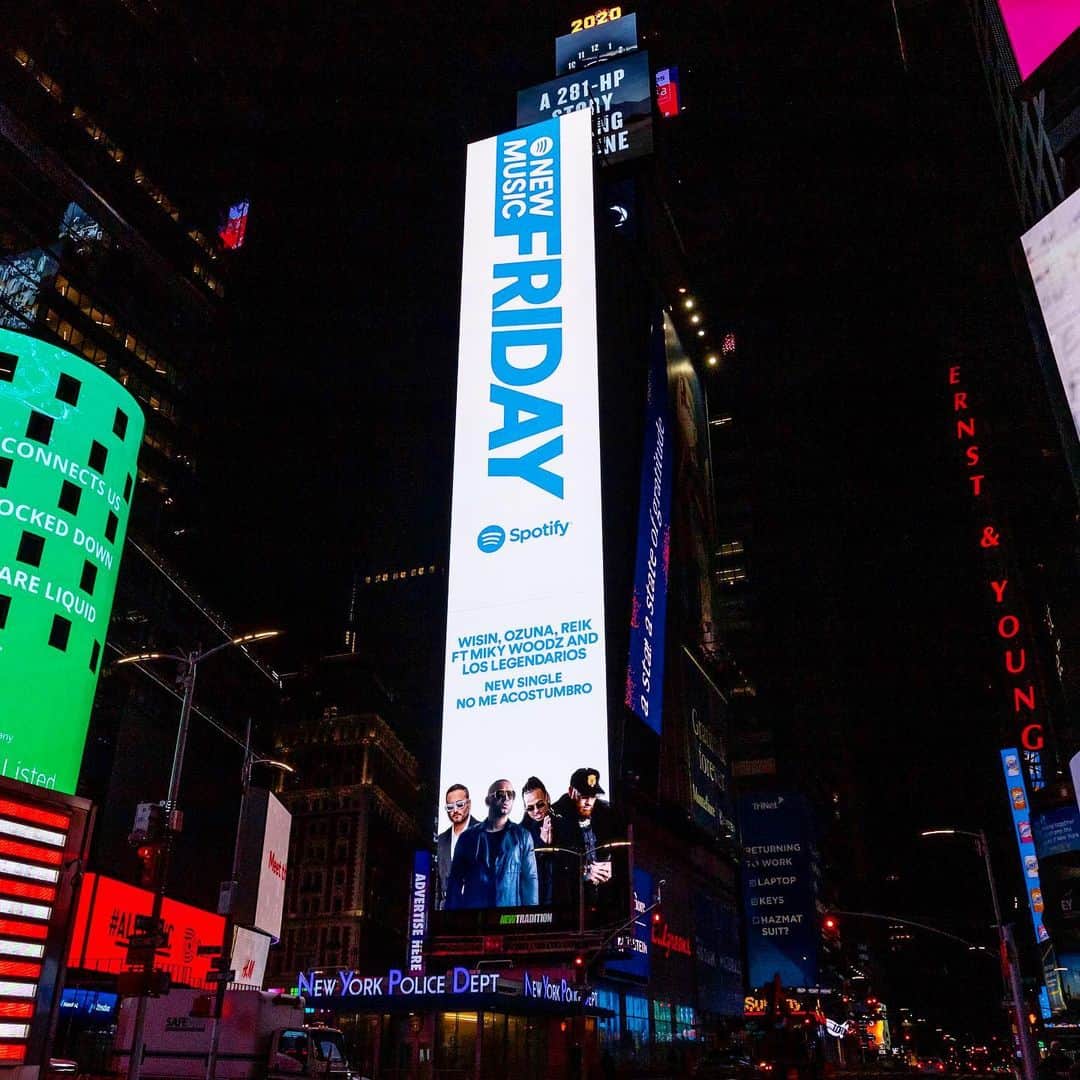 ウィジンのインスタグラム：「#NoMeAcostumbro en Times Square 🔥🙏🏼 Gracias @spotify @spotifymx @labase」