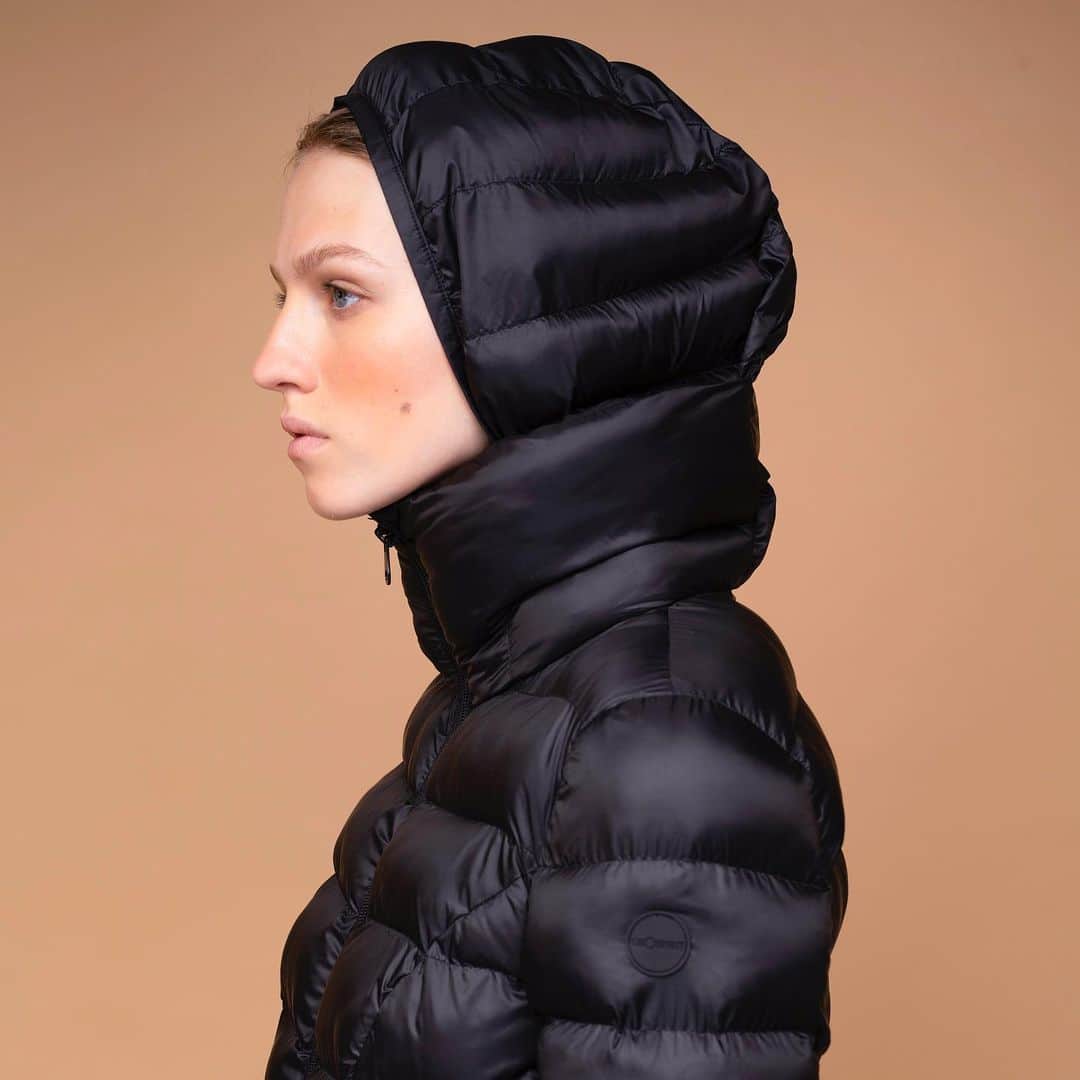 ジェオスピリットのインスタグラム：「PECTOLITE • Geospirit 4Elements #fire #water #air #earth #geospirit #fallwinter2020 #newcollection #fashion #fw20 #womancollection #fw20lookbook #winterjackets #geospirit4elements」