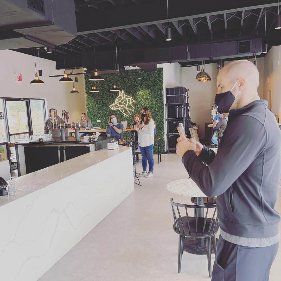 中邑真輔さんのインスタグラム写真 - (中邑真輔Instagram)「Coffee shop explorers with @claudioscafe aka @wwecesaro」12月5日 15時22分 - shinsukenakamura