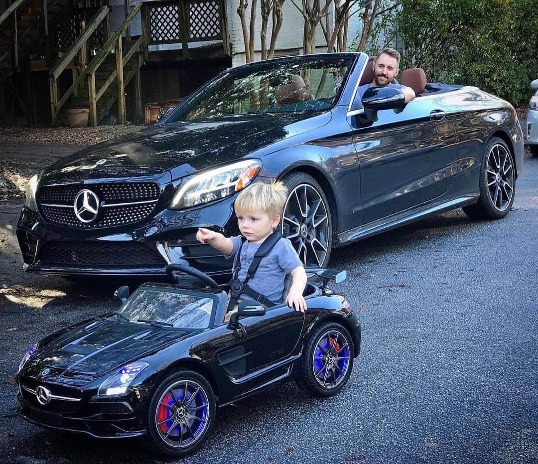 Mercedes-Benz Thailandさんのインスタグラム写真 - (Mercedes-Benz ThailandInstagram)「Happy Father’s Day 👨‍🍼❤️ The imprint of a father remains forever on the life of the child.   Photo credit: Mercedes-Benz USA   #MercedesBenz #MercedesBenzThailand」12月5日 14時00分 - mercedesbenzthailand