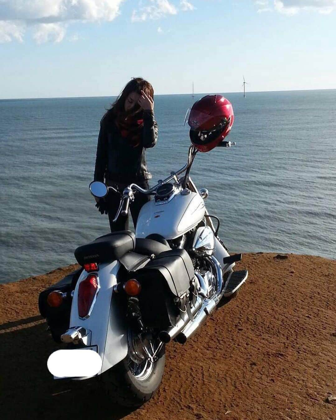 祥子さんのインスタグラム写真 - (祥子Instagram)「なつかシリーズ🏍  寒くなるとなぜか思い出す🌊  お元気ですか わたしは元気です。  #思い出 #懐かしい #お元気ですか #bike #touring #思い出すだけで幸せ #感謝 #ありがとう #thankyou」12月5日 13時57分 - sho_ko.0413