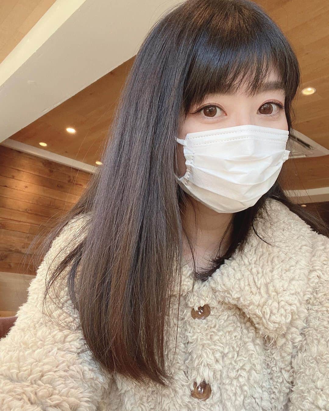 のインスタグラム：「❁.ℝ𝕖𝕗𝕣𝕖𝕤𝕙 ༶ 💇🏻‍♀️☸︎˳*✦︎∗︎˚ @mother_.and._co_  3ヶ月ぶりの美容院になっちゃったー！ つやつやしっとりまとまる髪は最高♡ . 炭酸泉が好きすぎる。 これやったあとは シャンプーの泡立ちがぜんっぜん違うの！ 毛穴までめちゃすっきり✧︎*。 そしてTokio treatmentで髪が生き返る♡ 鉄板の組み合わせです。 . 伸び放題だった前髪も ようやく整ってうれしいな( ˘͈ ᵕ ˘͈ ) . @mitsuto Thank you always ⍢ ✧︎*。 . . . #恵比寿 #tokioトリートメント#炭酸泉 #haircut #美容院」