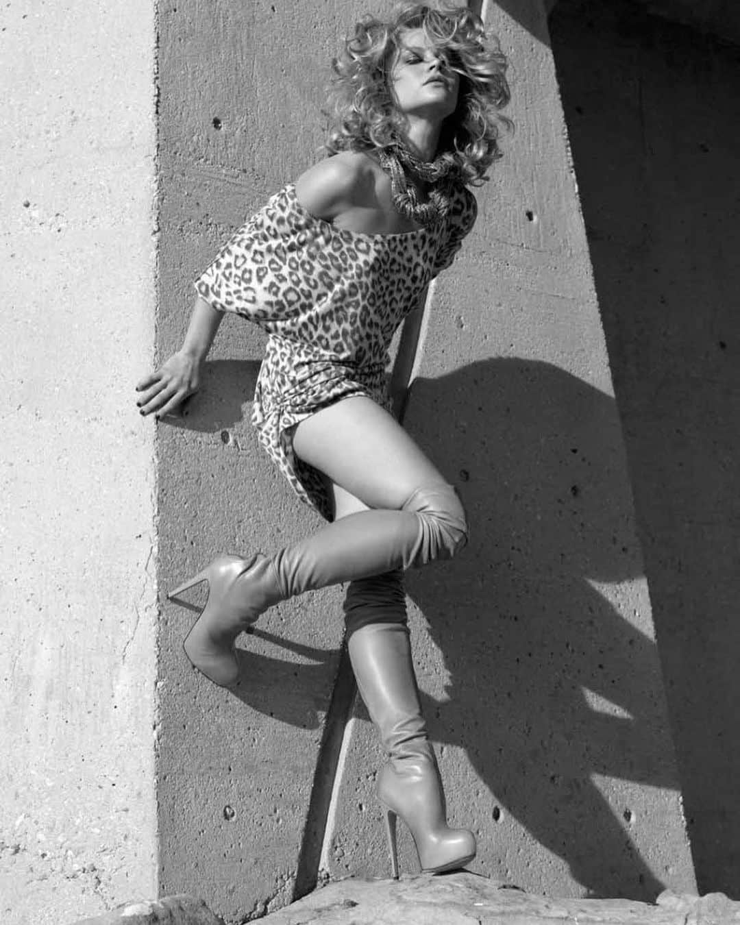 エミリー・デ・レイヴィンさんのインスタグラム写真 - (エミリー・デ・レイヴィンInstagram)「#fbf FLAUNT Magazine shoot 2010-ish oh the days of crazy ass high heels 👠🤪❤️」12月5日 14時04分 - emiliede_ravin