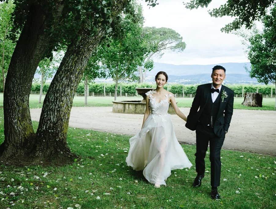 余文樂のインスタグラム：「今天真的是我的好日子 因為也是我們的結婚紀念日❤️ 謝謝所有朋友的問候與祝福 我是幸運的一位，我很感恩」