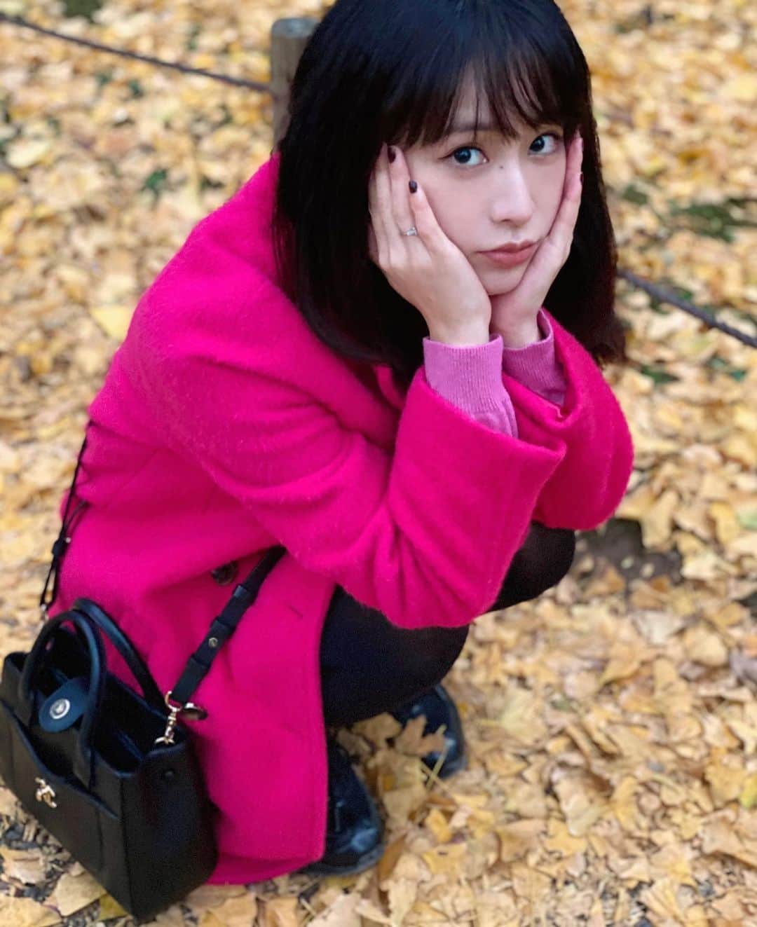 神室舞衣のインスタグラム：「冬は苦手。 さむすぎて🥶ホッカイロが手放せない。」