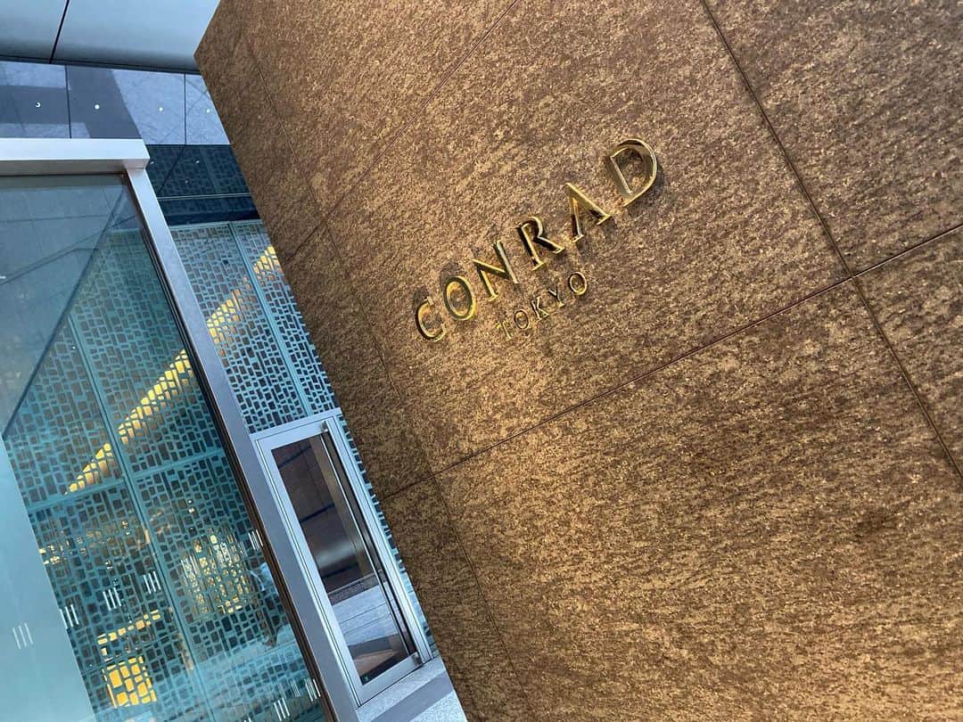 Kamada Sakurakoさんのインスタグラム写真 - (Kamada SakurakoInstagram)「📍#conradtokyo 💐  @conrad_tokyo   #birthday  #surprise  #大好きな空間  #sakutabii」12月5日 14時29分 - sakurako_mahaloha