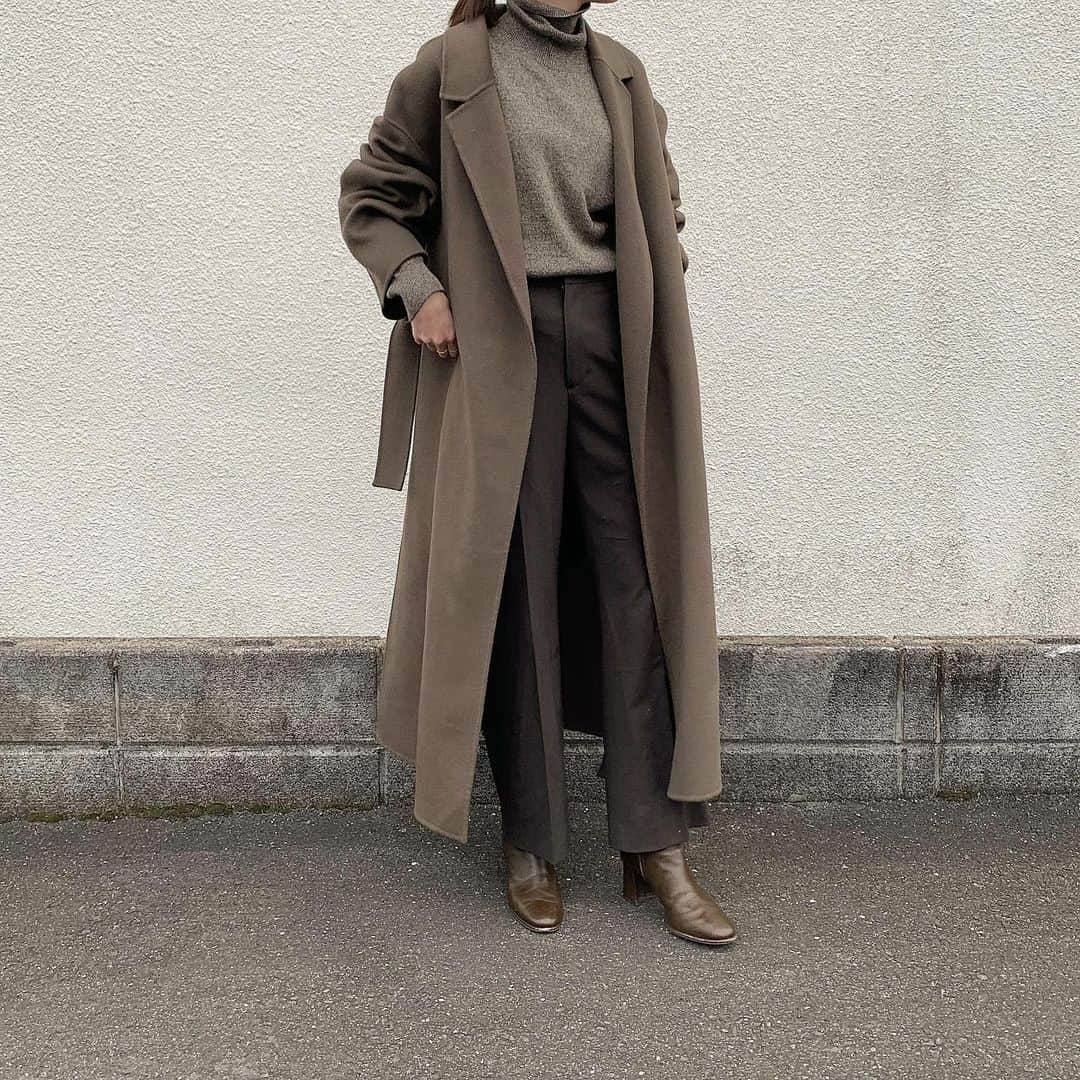 ukapiのインスタグラム：「⠀ ⠀ @solace___official のステッチタートルネック zozotownにてクーポン中！ ⠀ ⠀ 最近ヘビロテなブーツは 7cmのレザーブーツ👢 シルエットも高さもタイプ♡ ⠀ 同じのもう一足買い足す予定💸 ⠀ ⠀ #solace#タートルネック」