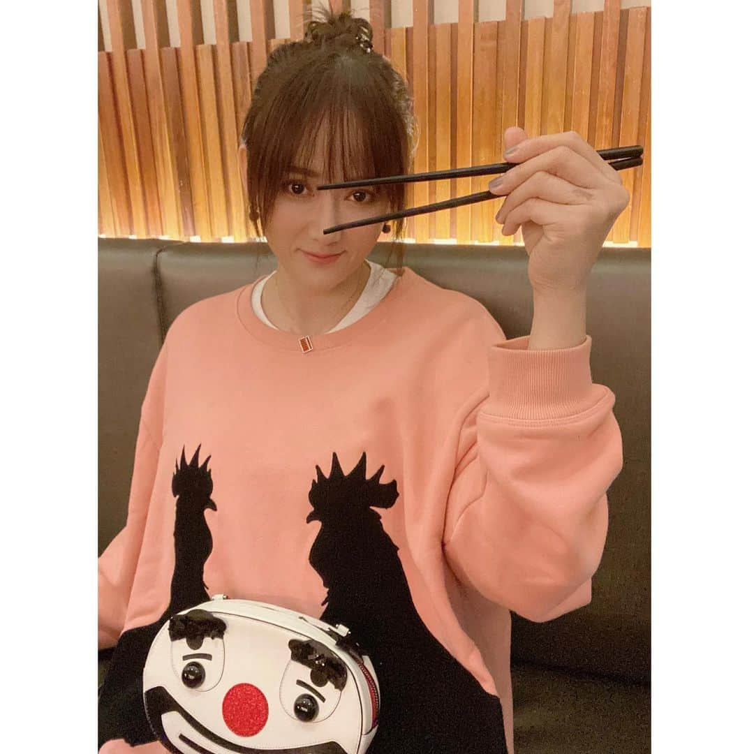 ジョー・チェン（Joe Chen）さんのインスタグラム写真 - (ジョー・チェン（Joe Chen）Instagram)「🐔🤡🖖 公雞小丑和 我的大手」12月5日 14時49分 - iam_joechen