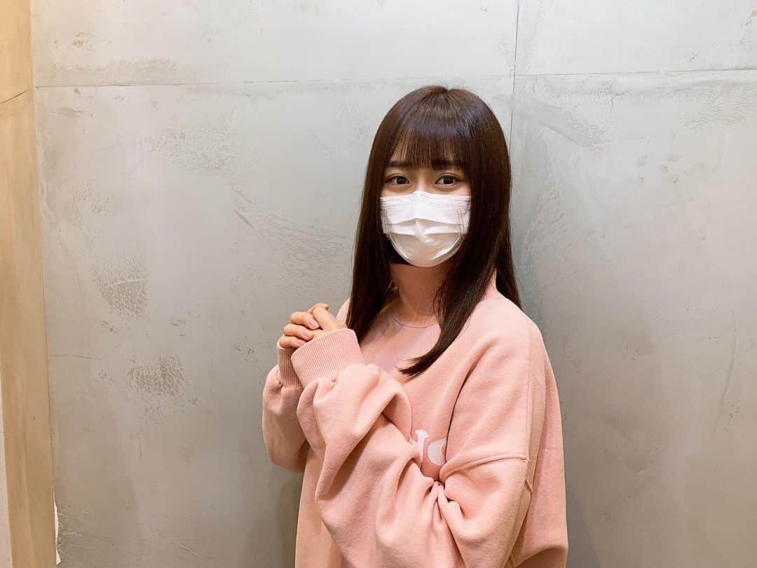 内木志のインスタグラム：「美容室行ってきました💇‍♀️ すぐ前髪伸びるから短めに切って頂きました🥺 トリートメントで髪の毛もサラサラなったから痛めないように頑張ろう… @spica_akemi さんありがとうございました💕 #spica #原宿美容室」