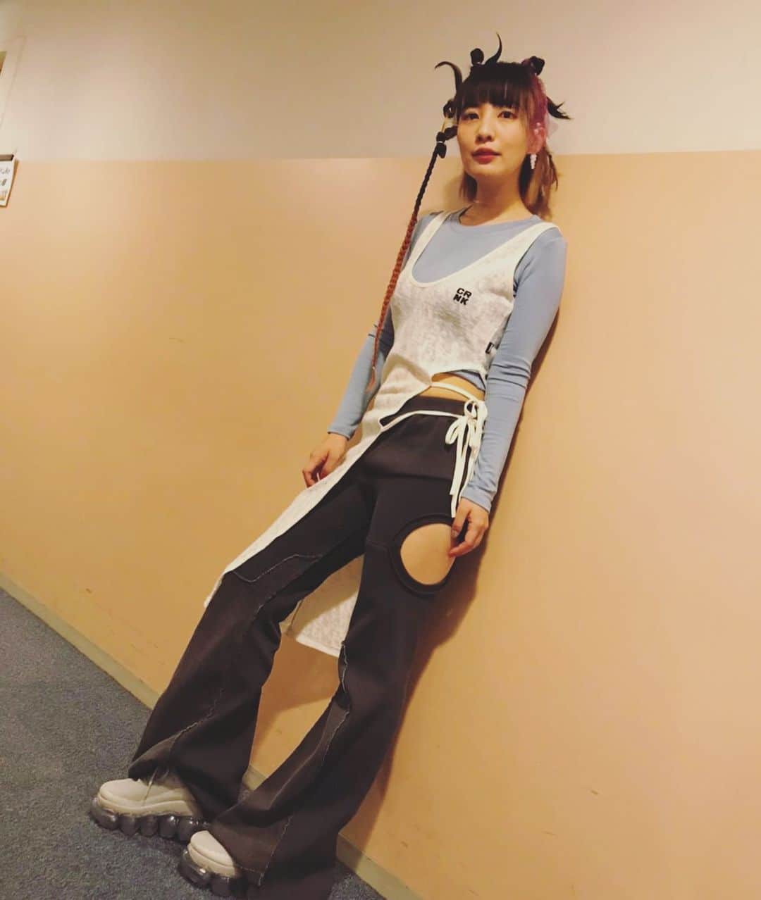 ひらさわあくびのインスタグラム：「プレミアMelodiX!収録🌟  stylist: @oohirokoo  make: @michikofunabikimakeup  hare: @kenjyuaoki   衣装 @mikiosakabe  @cycle_by_myob」