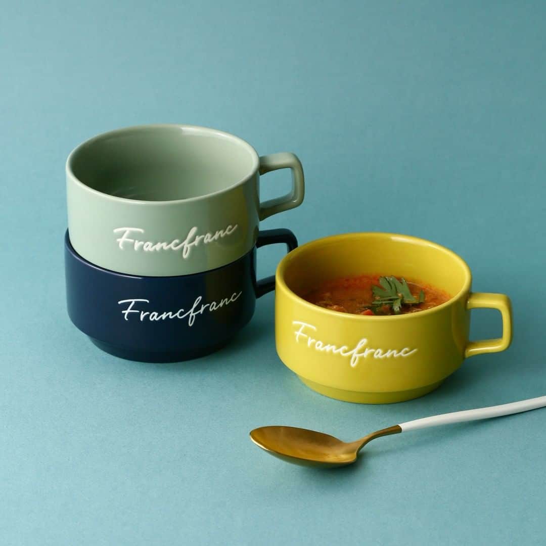 Francfrancさんのインスタグラム写真 - (FrancfrancInstagram)「ㅤㅤㅤ Francfrancの白抜きロゴがかわいい綺麗なカラーのスープカップです。 色違いで集めたくなる綺麗なカラーを揃えました。 スタッキング可能で収納にも便利です。 オーブン可なのでグラタン皿としてもお使いいただけます。  ロゴ　スープカップ　 800円(税込) ㅤㅤㅤㅤ #francfranc #フランフラン #프랑프랑 #francfrancのある生活　#マグ #スープカップ　#グラタン皿」12月5日 14時56分 - francfranc_official