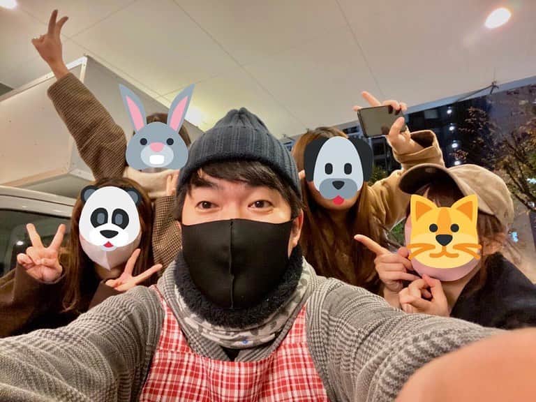 のインスタグラム：「昨日はラストかーみな。🚎  ごーみなプロデュースガールズユニット『ウンチョコガールズ（仮）』のみなさんも来てくれました。🙋‍♀️  今日は岡山でウンチョコです。🤗  あーモルックやりたい。🌳  #かーみな #ラスト #ご来店ありがとう」