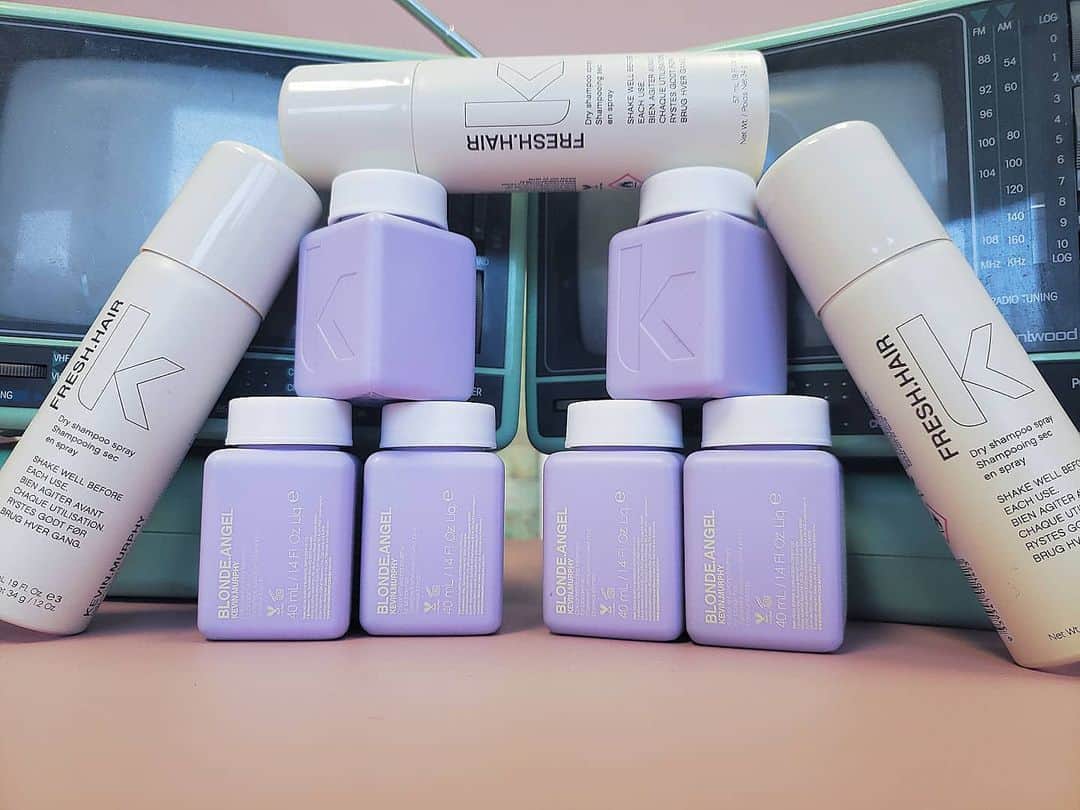 東京ビューティークリニック【公式】のインスタグラム：「Keep your hair blonde and boujee with the purple Angel.Blonde treatment giftset. This stocking stuffer gift set is perfect for keeping that fresh blonde out the salon look. ... This package includes travel sizes of: (2) Angel.Blonde treatment Fresh.Hair  ... RETAIL: $25.20 SALE: $17 💥💥💥」