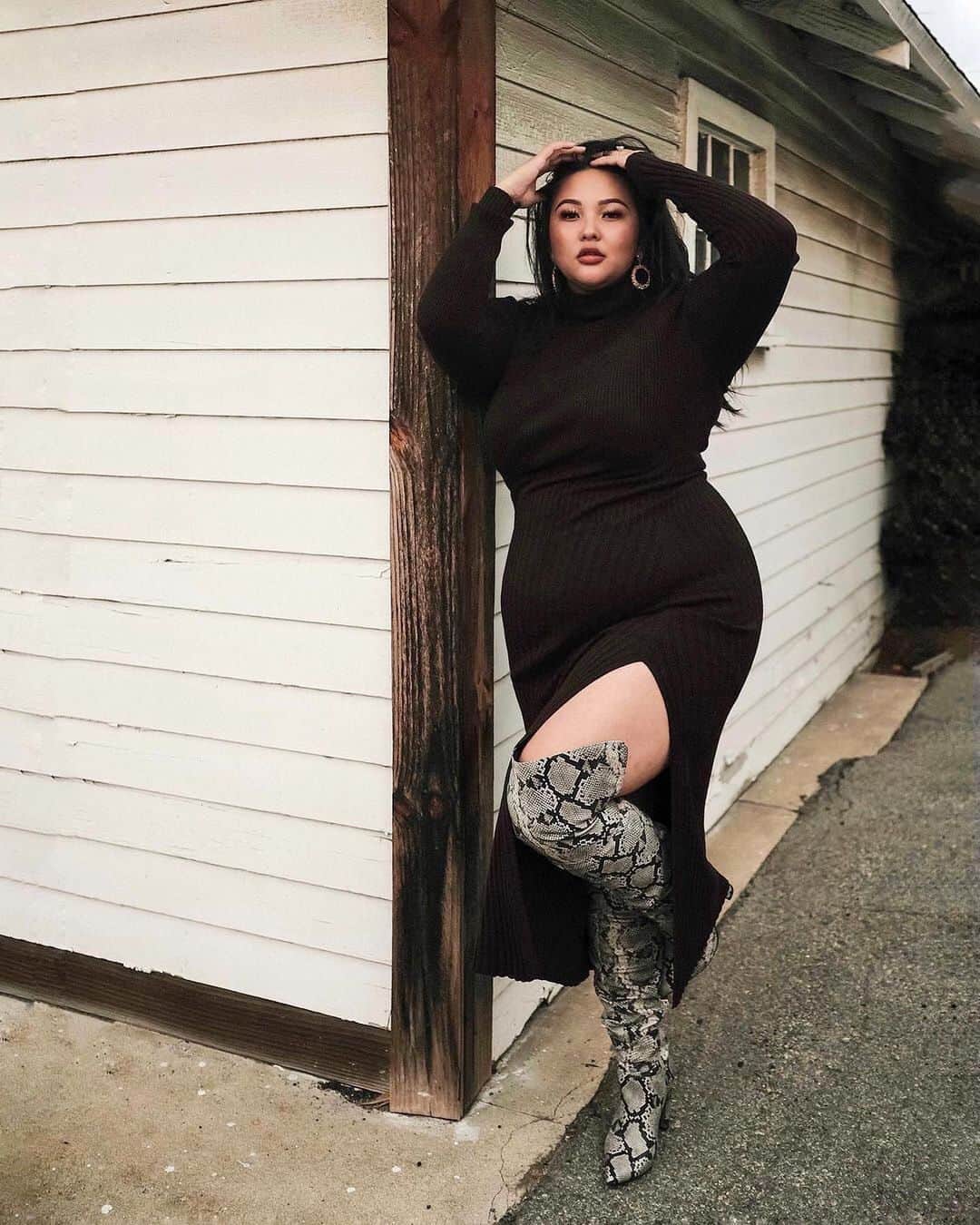 WHO WHAT WEARさんのインスタグラム写真 - (WHO WHAT WEARInstagram)「The serve. 🔥 Thigh-high boots have surged in popularity, and it's easy to see why. Tap our link for 17 fire ways to style them all through winter. photos: @noellevenegas, @archie.it, @chasingoutfits, @georgia_3.0」12月5日 6時25分 - whowhatwear