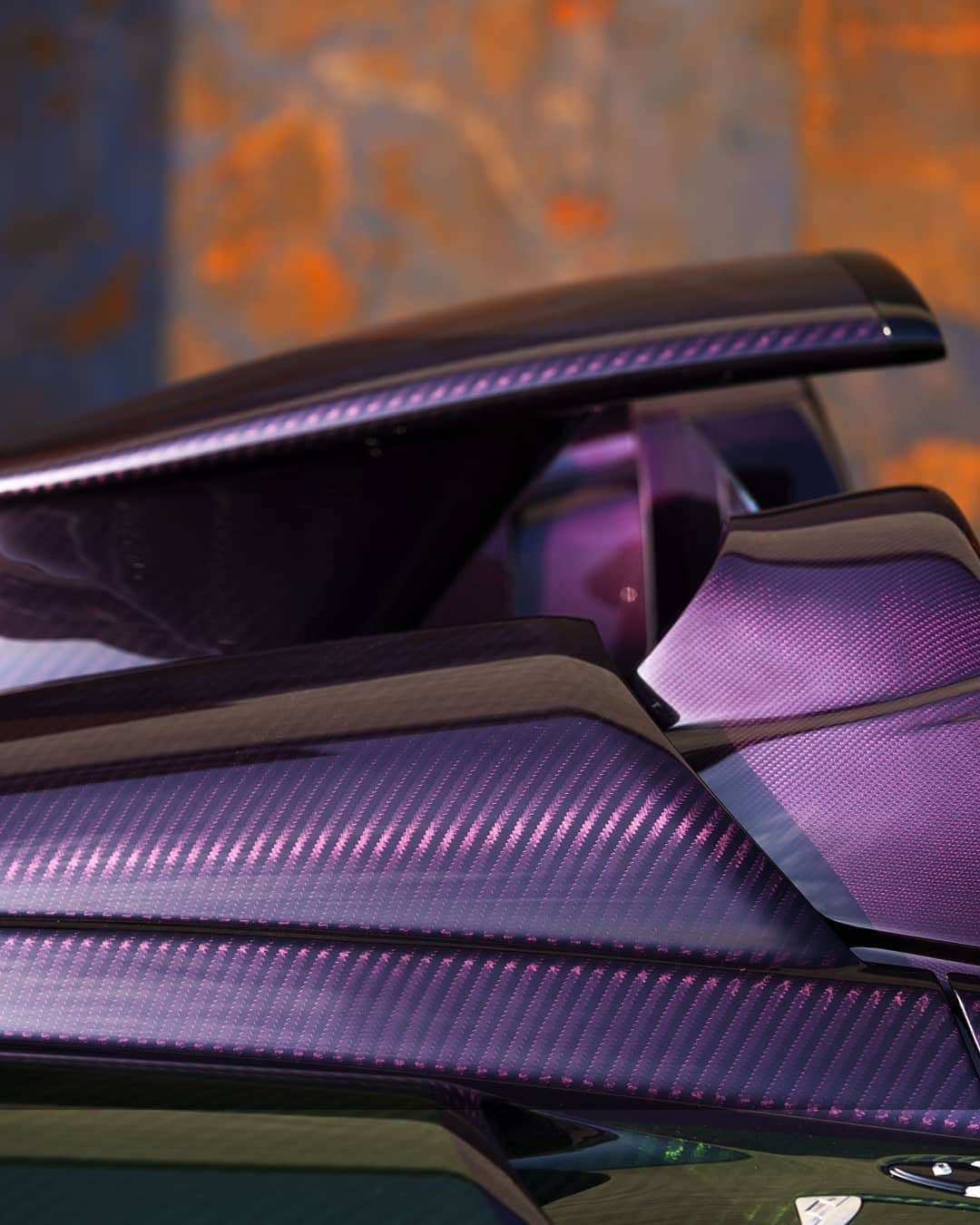 パガーニ・アウトモビリのインスタグラム：「A diamond made out of carbon fibre that wonderfully shines under sunlight.   This magnificent exemplar of Roadster BC displays three types of visible carbon fibre: the top of the car is Morgana purple, the middle is Smeraldo green, while the central stripes, the fins, the mirrors and the lower parts of the sides are Acero red. How wonderful!  #pagani #huayra #roadsterbc #ParcoInnovazione」