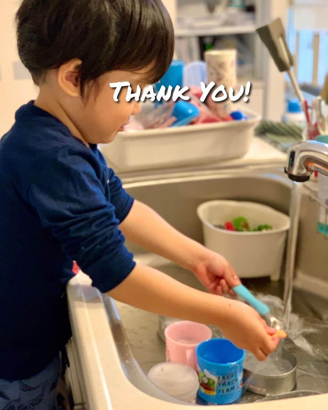 ochikeronさんのインスタグラム写真 - (ochikeronInstagram)「Washing Bento boxes is actually quite a work after returning home from after school activities at 5PM. Thank you kids 😆💕 #4years #6years」12月5日 6時50分 - ochikeron