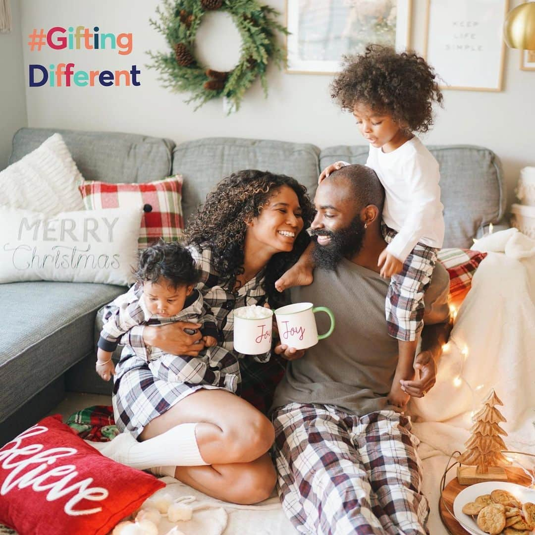 Mercariのインスタグラム：「Does it get any cozier than this setup from @sopharush? Tap our link bio to see how her family is #GiftingDifferent on Mercari this year. 💌」