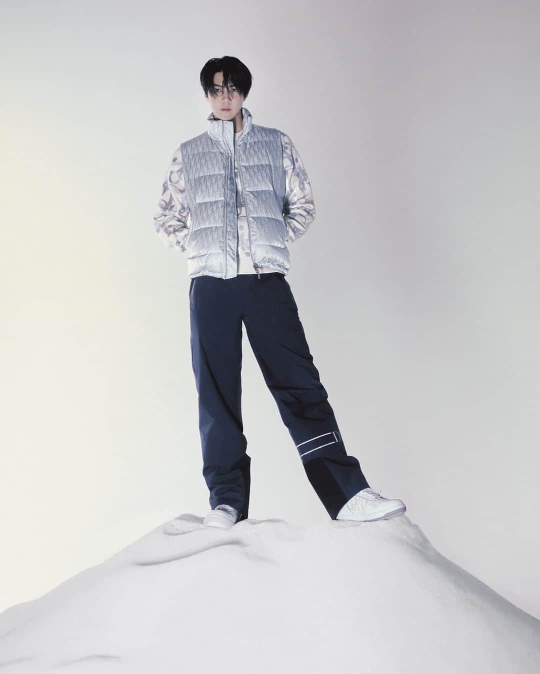 クリスチャンディオールさんのインスタグラム写真 - (クリスチャンディオールInstagram)「A #DiorOblique-clad @OohSehun, member of the K-pop group EXO, actor and model, is transported straight to the snowy slopes with the new #DiorSki men's capsule by @MrKimJones in this aspirational video specially shot by @DazedKorea. The exclusive line is now available in a selection of Dior boutiques, pop-ups and pop-ins worldwide. © @Zyobb」12月5日 7時00分 - dior