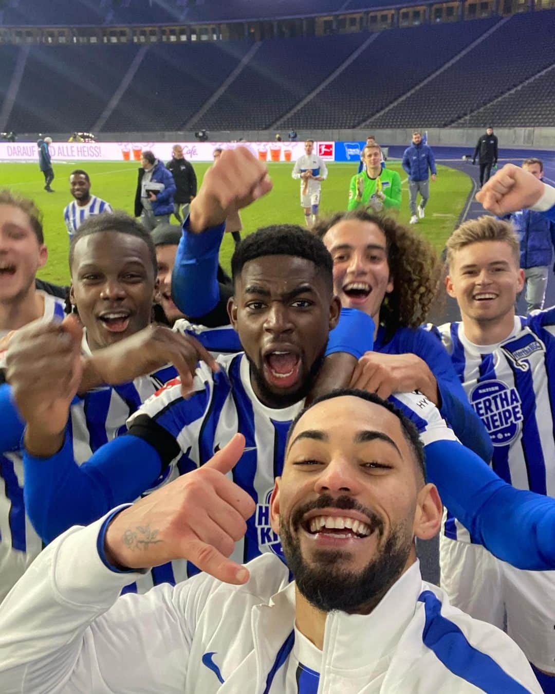 ヘルタ・ベルリンのインスタグラム：「B O M B A S T I S C H ! ! !  . . #BSCFCU #HaHoHe #herthabsc」