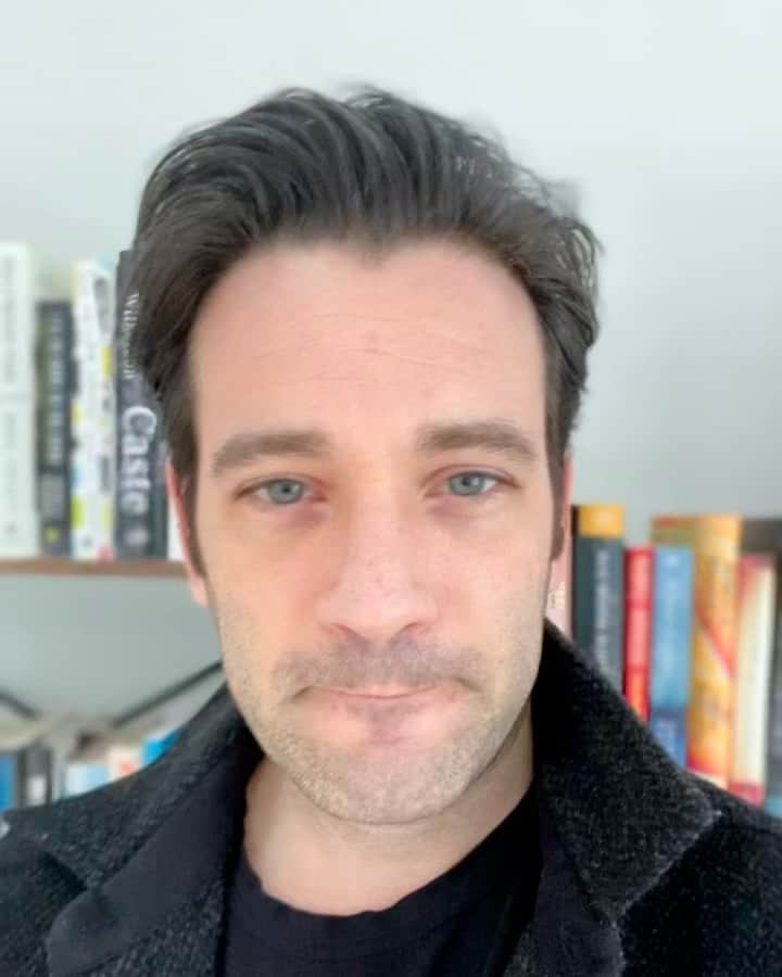 コリン・ドネルのインスタグラム：「I did it. I’ve signed up with @cameo in support of my most favorite charities @stjude!  For one week starting Monday Dec 7th I will making some videos for y’all to help fundraiser for the amazing work they do in their fight to end childhood cancer.  @stjude won’t stop until no child dies from cancer so help me show these kids lots of love!  My cameo page will be live starting Monday I just wanted to give you all the weekend to get excited ❤️」