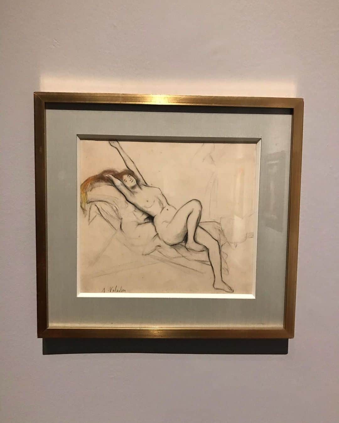 トームさんのインスタグラム写真 - (トームInstagram)「Thanks to the brilliant #Modigliani show at @mbellasartes I discovered the work of #SuzanneValadon .  Suzanne Valadon (23 September 1865 – 7 April 1938) was a French painter and artists' model who was born Marie-Clémentine Valadon at Bessines-sur-Gartempe, Haute-Vienne, France. In 1894, Valadon became the first woman painter admitted to the Société Nationale des Beaux-Arts. She was also the mother of painter Maurice Utrillo. .  Valadon spent nearly 40 years of her life as an artist.[1] The subjects of her drawings and paintings, such as Joy of Life (1911), included mostly female nudes, female portraits, still lifes, and landscapes. She never attended the academy and was never confined within a tradition.[2]  As a model Valadon appeared in such paintings as Pierre-Auguste Renoir's 1883 Dance at Bougival and Dance in the City, and Henri de Toulouse-Lautrec's 1885 portrait. .  Valadon was well known during her lifetime, especially towards the end of her career.[27] Her works are in the collection of the Centre Georges Pompidou in Paris, the Museum of Grenoble, and the Metropolitan Museum of Art in New York, among others. . As one of the best documented French artists of the early 20th century, Valadon's body of work has been of great interest to feminist art historians, especially given her focus on the female form. Her work was candid and occasionally awkward, often characterized by strong lines, and her resistance to both academic and avant-garde conventions for representing the female nude have encouraged interest in her work:  It has been argued that many of her images of women signal a form of resistance to some of the dominant representations of female sexuality in early 20th-century Western art. Many of her nudes painted from the 1910s onwards are heavily proportioned and sometimes awkwardly posed. They are conspicuously at odds with the svelte, 'feminine' type to be found in the imagery of both popular and 'high' art. . #artmadebywomen @thegreatwomenartists」12月5日 6時56分 - tomenyc