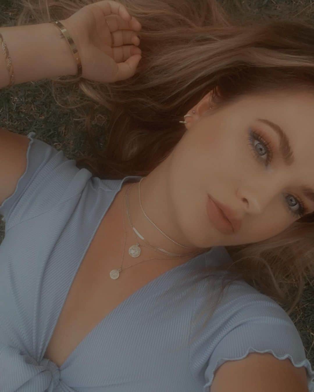 Brooke Marie Hylandのインスタグラム：「Find me here, under the palms🌴」