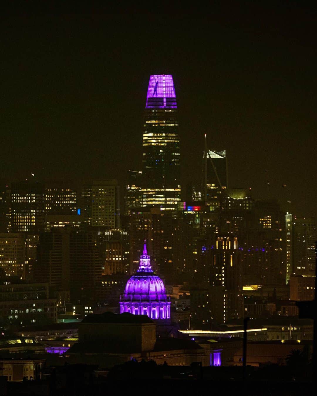 Salesforce さんのインスタグラム写真 - (Salesforce Instagram)「We were honored to celebrate #IDPD2020 and the #PurpleLightUp Campaign with our partner My Purple Space and all those around the world. To show our commitment, Salesforce Tower went purple last night. 💜 That's not it though! Our own @chattycattyn, Senior Director of Accessibility Programs, worked with San Francisco City Hall to join the Purple Revolution. Follow the Salesforce Office of Accessibility on Twitter at @SalesforceA11y. 📸: @jakubmosur」12月5日 7時12分 - salesforce