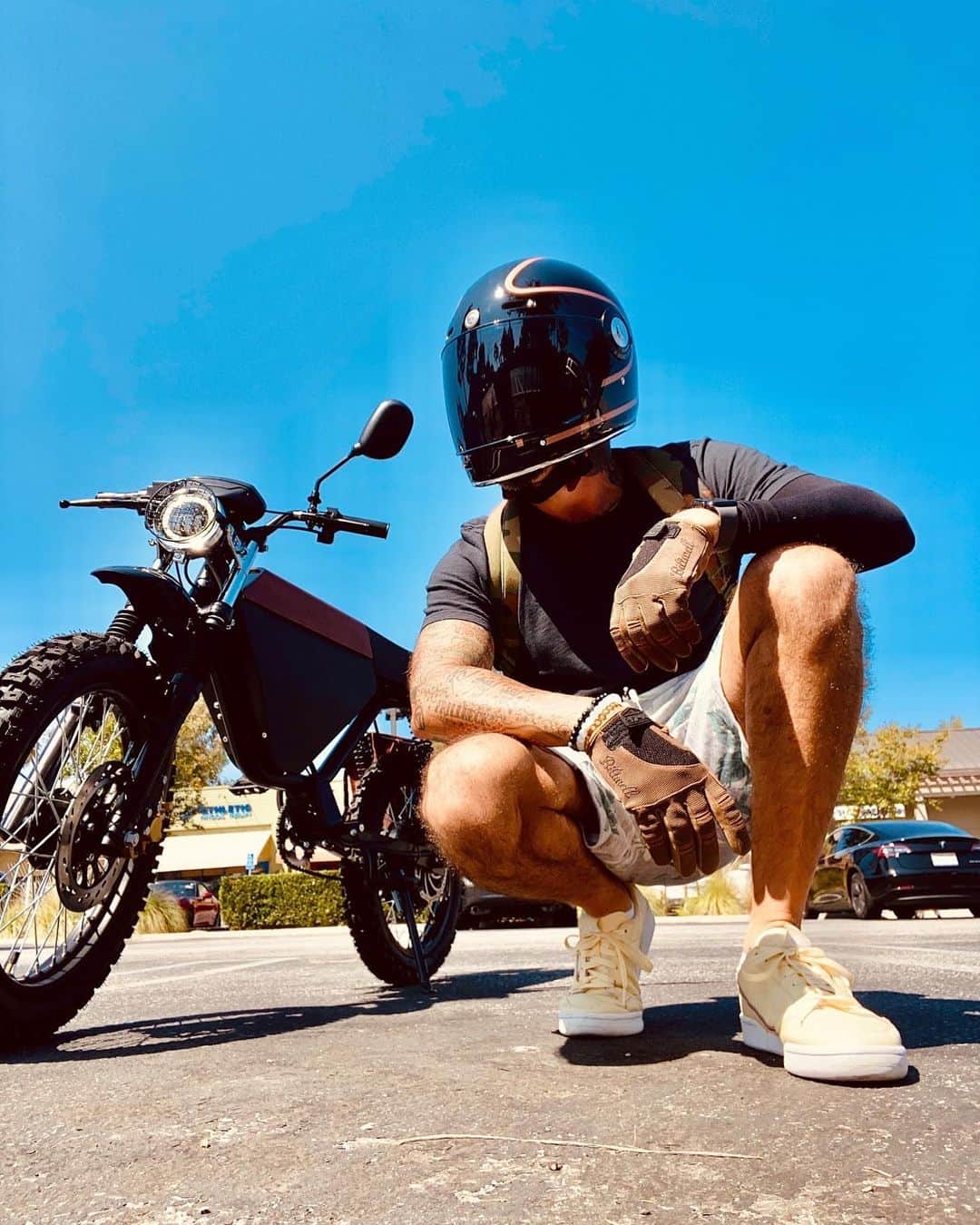 A.J.のインスタグラム：「Thank you @onyxmotorbikes for this sick electric bike. Getting me one step closer to the real thing someday. Feel like a badass riding around my neighborhood or to the store for organic veggies. Ha!」