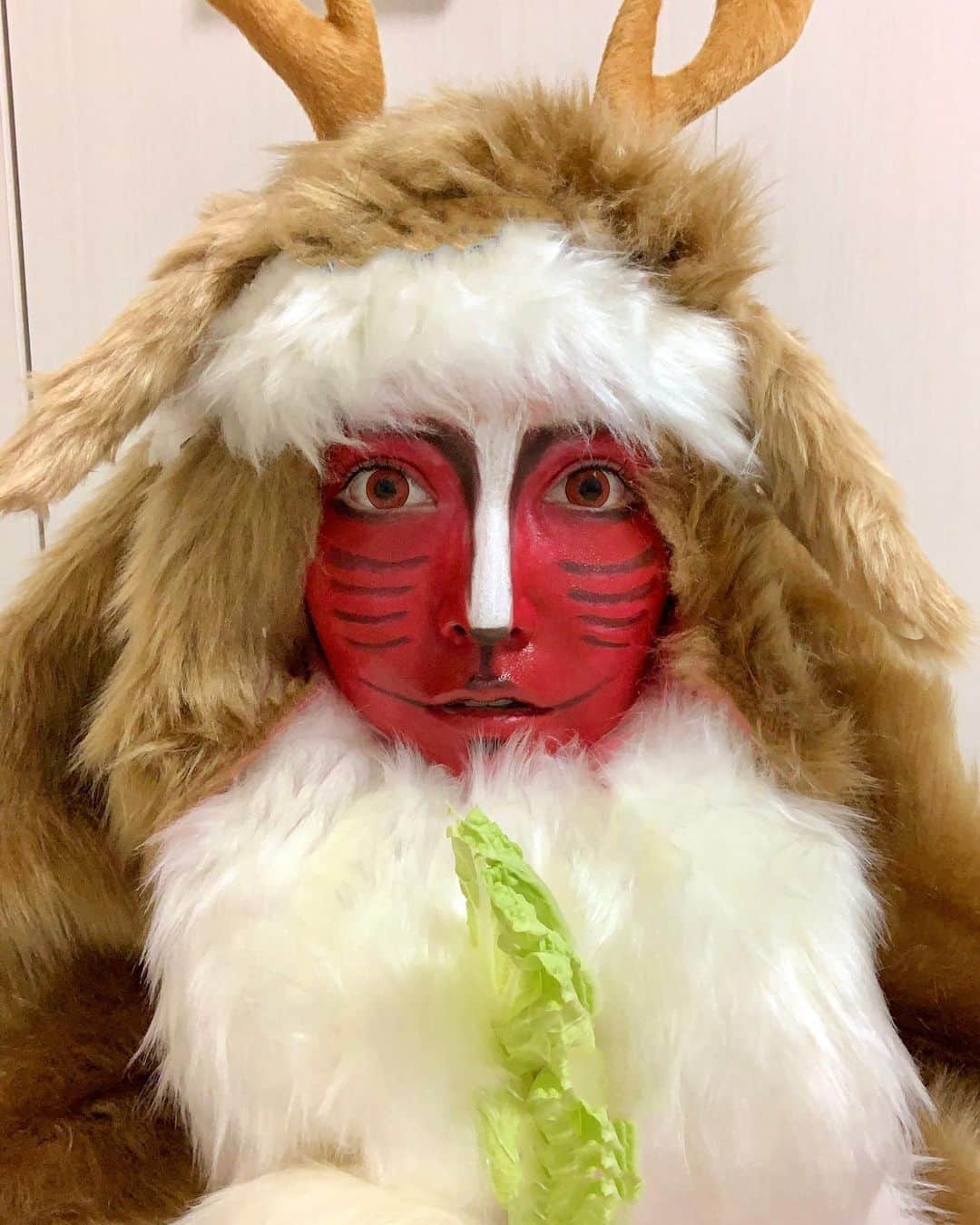 のインスタグラム：「ハロウィンに出来なかった もののけ姫のシシガミ様を ２ヶ月遅れだけどやったよ🤣💓笑 . 我ながらクオリティ高いっ！！ シシガミ様に似てるって よく言われますが やっぱり似てたよ…🤣💓笑 . みんなシシガミ様好き？ . #シシガミ様#シシガミ様の森 #ジブリ#もののけ姫#もののけ姫の世界 #もののけ姫コスプレ #ハロウィン#コスプレ」
