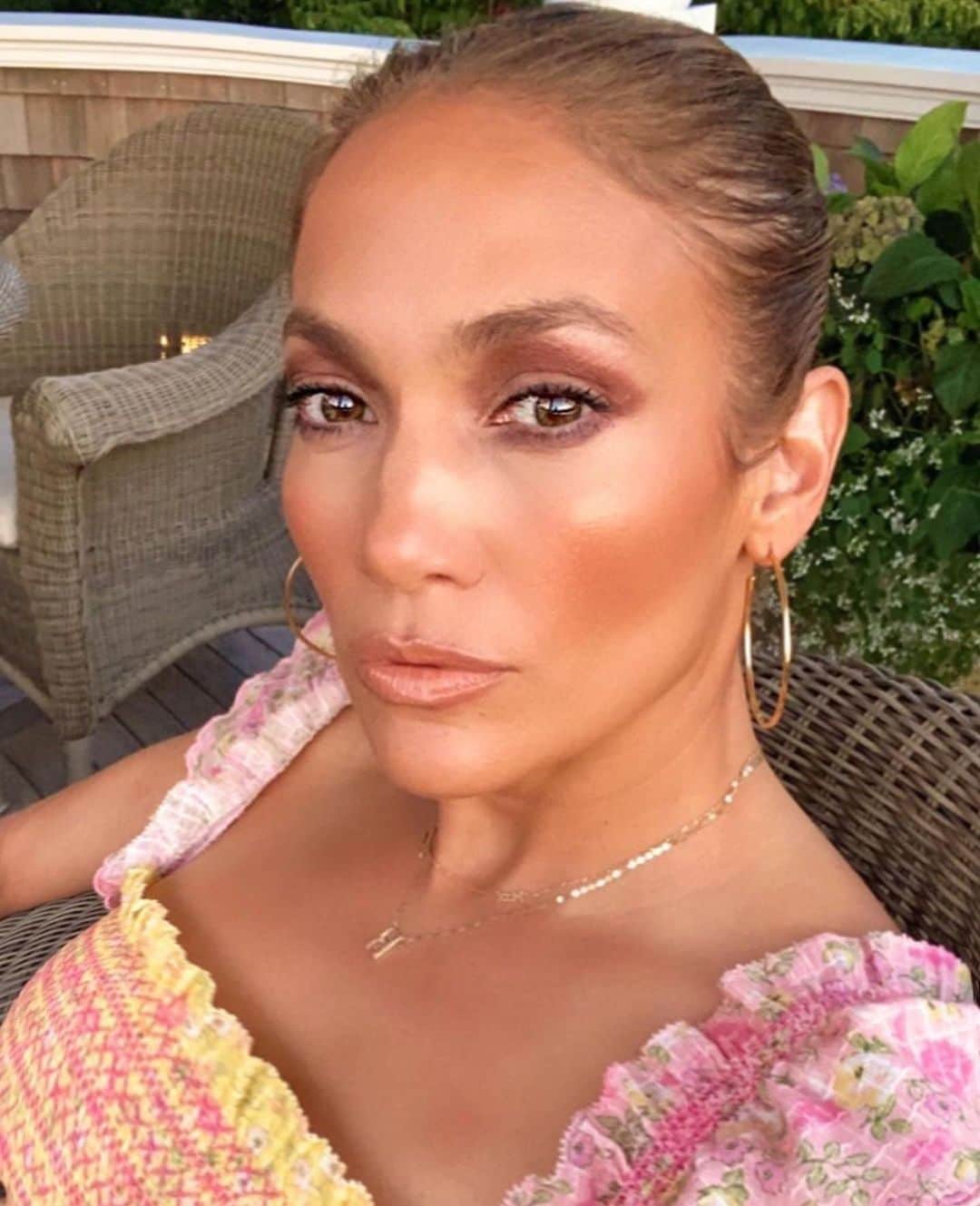 WHO WHAT WEARさんのインスタグラム写真 - (WHO WHAT WEARInstagram)「Well, it’s about time. ✨ @jlo is finally launching her namesake beauty line on New Year’s Day, and we’ve got all the details on her gorgeous starting line-up of products. Tap the link in our bio for everything you need to know about @jlobeauty, including how to score early access on 12/8.  photos: @jlo, @maryphillips, @chrisappleton1」12月5日 7時53分 - whowhatwear