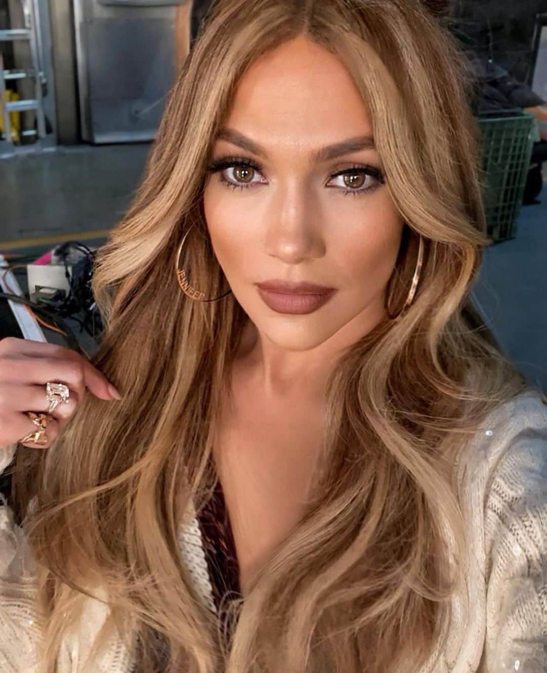 WHO WHAT WEARさんのインスタグラム写真 - (WHO WHAT WEARInstagram)「Well, it’s about time. ✨ @jlo is finally launching her namesake beauty line on New Year’s Day, and we’ve got all the details on her gorgeous starting line-up of products. Tap the link in our bio for everything you need to know about @jlobeauty, including how to score early access on 12/8.  photos: @jlo, @maryphillips, @chrisappleton1」12月5日 7時53分 - whowhatwear