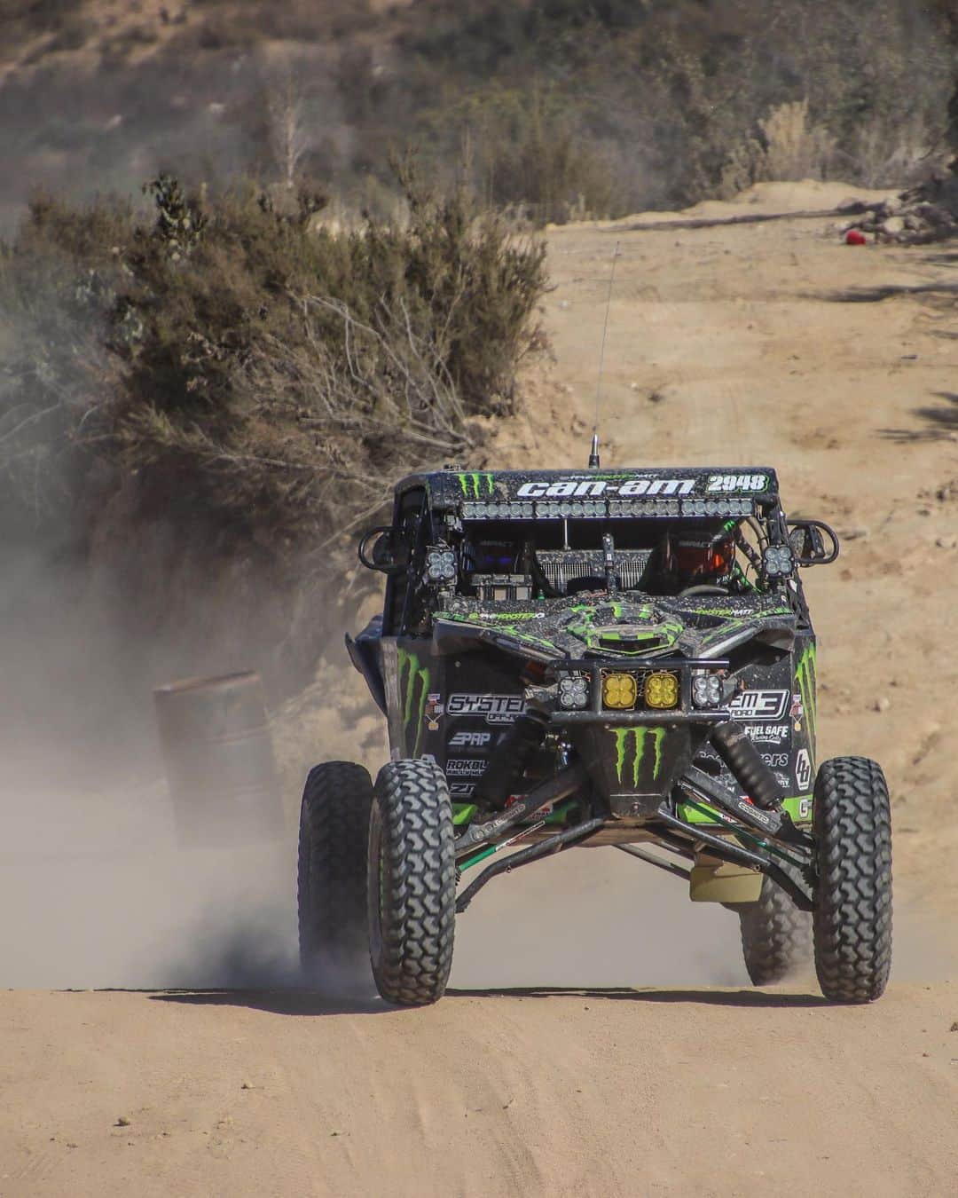 のインスタグラム：「Hightailing all the way to the finish 🏁 @1948monstermatt is officially your @ScoreInternational Overall Desert World Champion. Congratulations on a great season, Champ! 🏆  2020 Score Overall Desert World Champions 2020 Score Pro UTV FI Season Champions 2020 Score Overall Pro UTV Champions  #Baja500 #Baja1000 #OffRoad #Motorsport #Truck #UTV #Desert #Racing #MonsterEnergy」