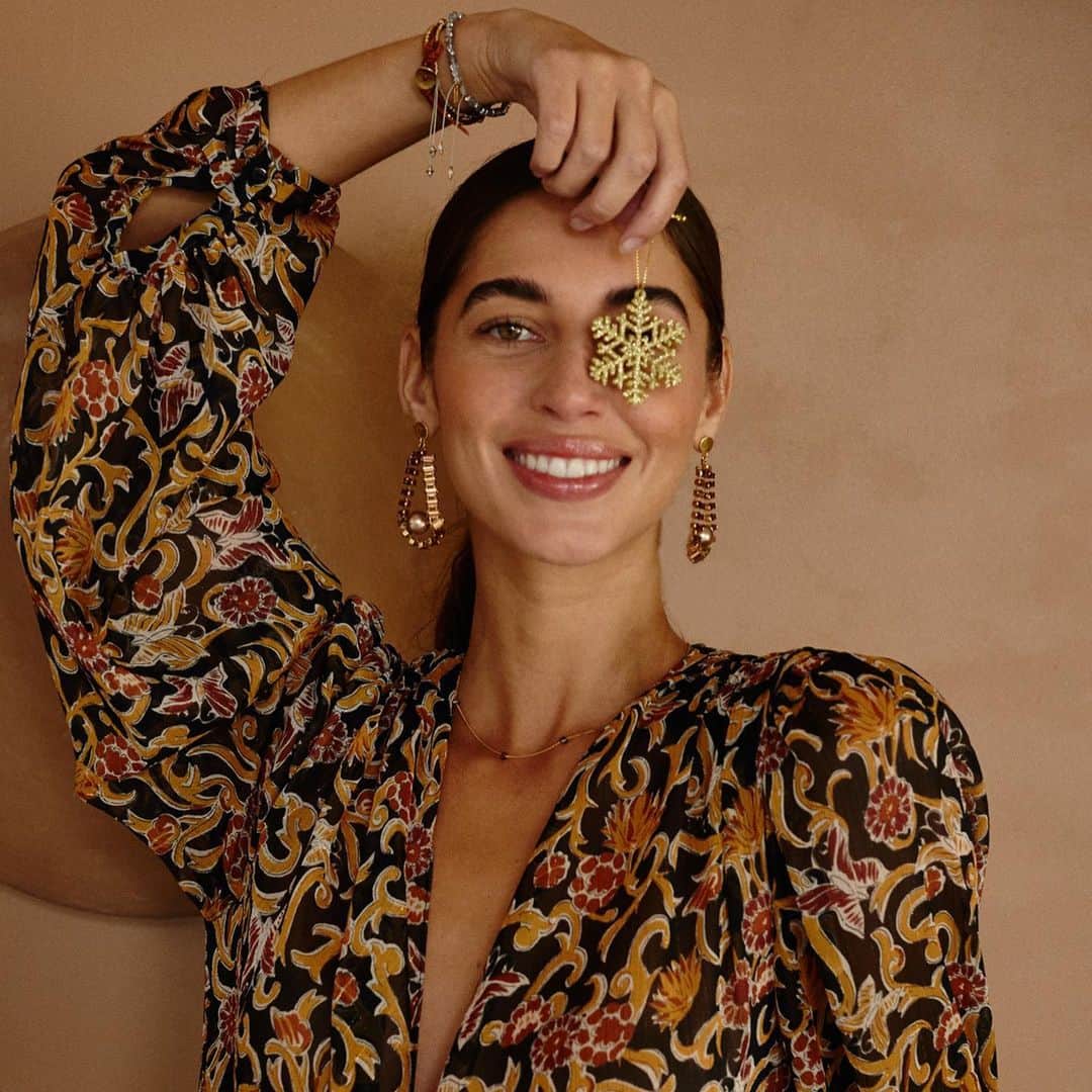 チャンルーのインスタグラム：「Deck those halls 🌟Our new Holiday '20 Baguette Crystal and Peal Teardrop Earrings will have you feeling festive.」