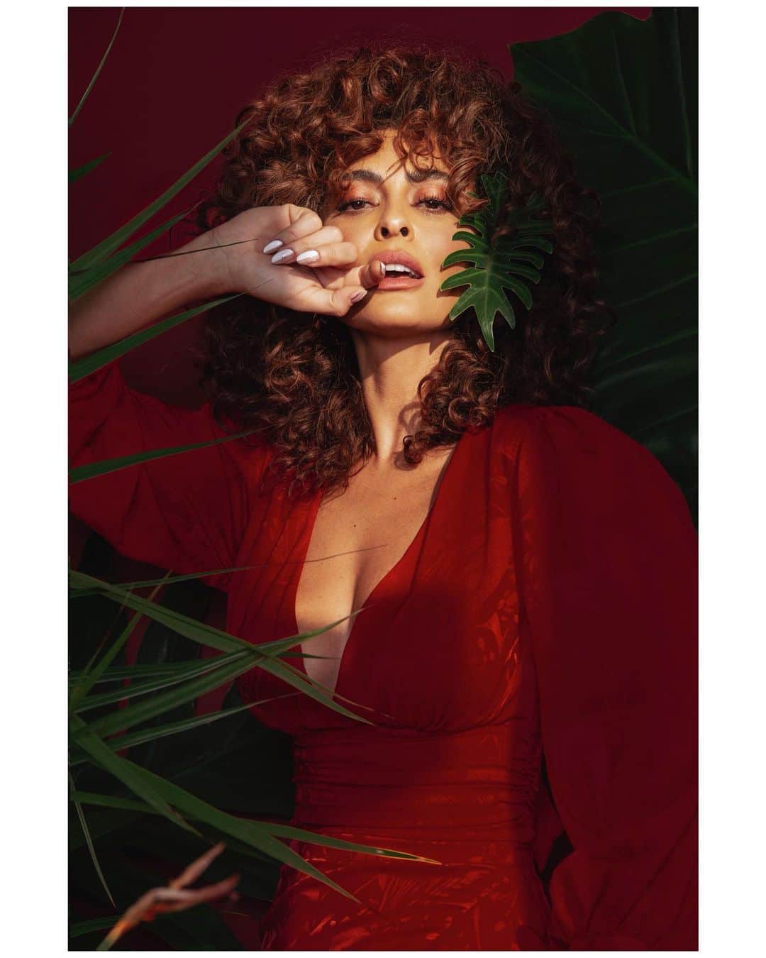 ジュリアナ・パエスのインスタグラム：「❤️」