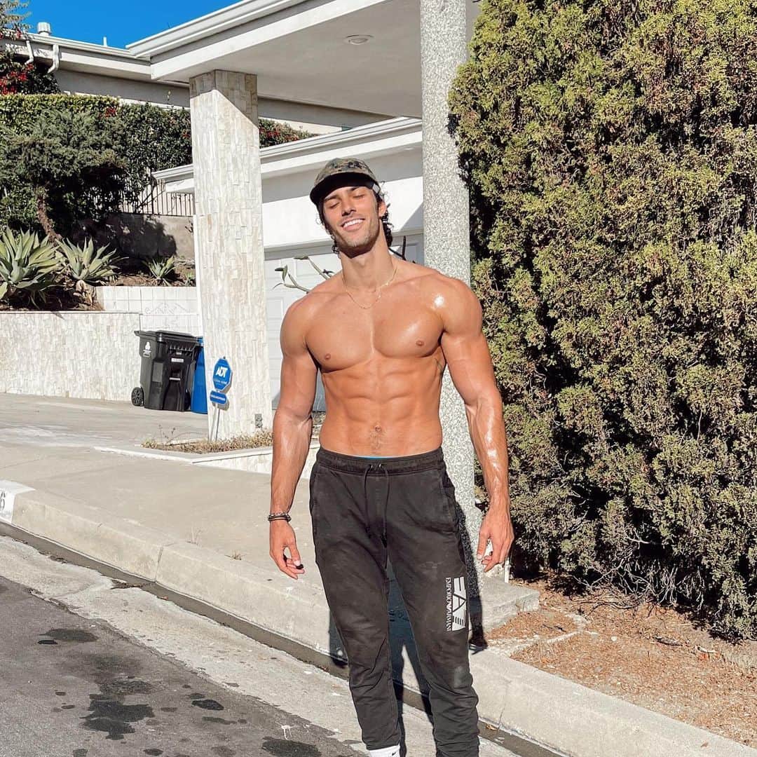 Steven Kellyのインスタグラム：「FRIDAY SHHHMOOOD 🚀🚀」